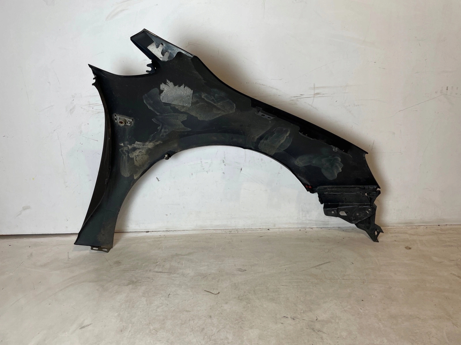 fender front front left Opel Astra IV J black