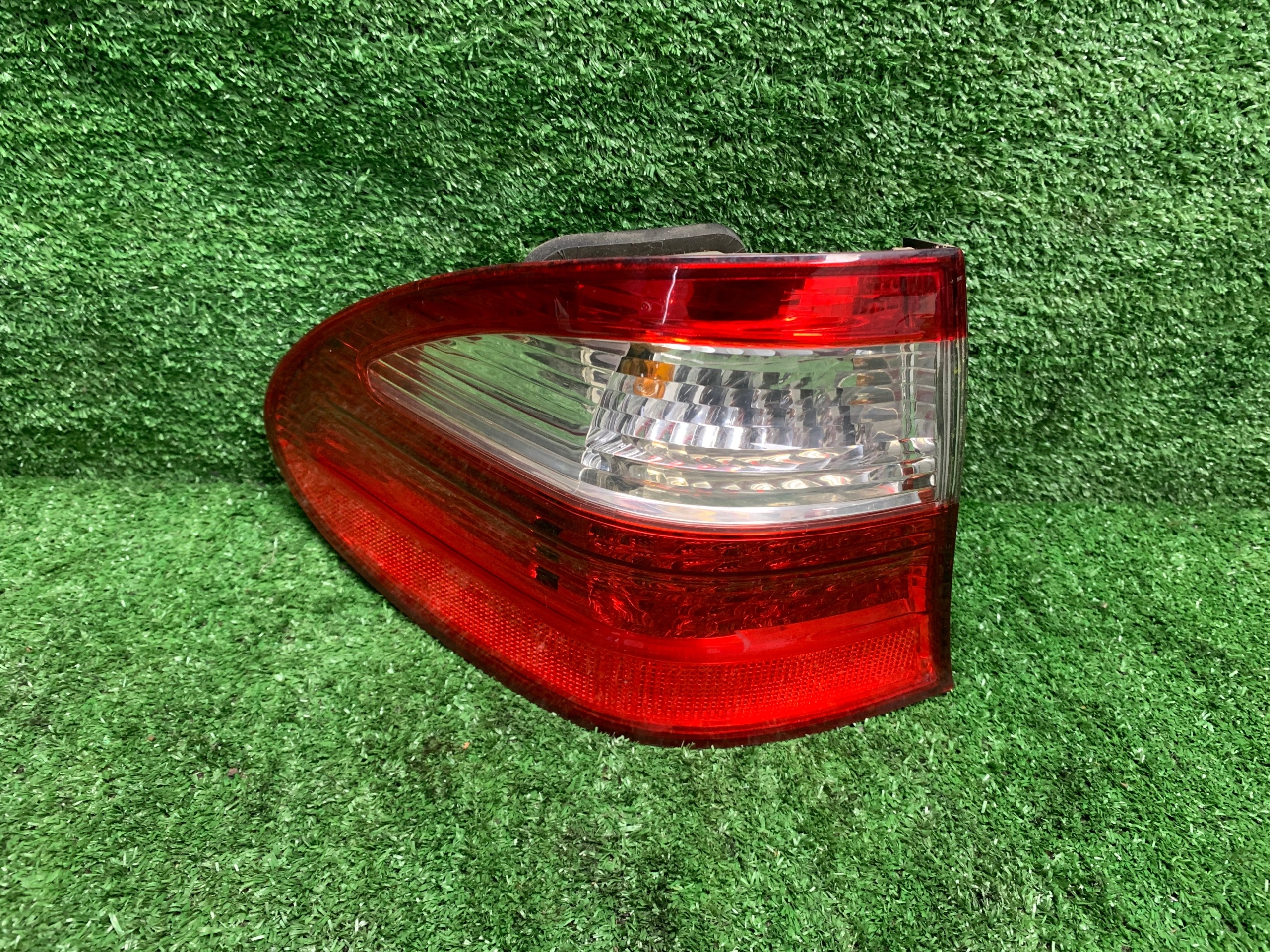 light rear left Mercedes-Benz E-KLASA W211 A2118201564