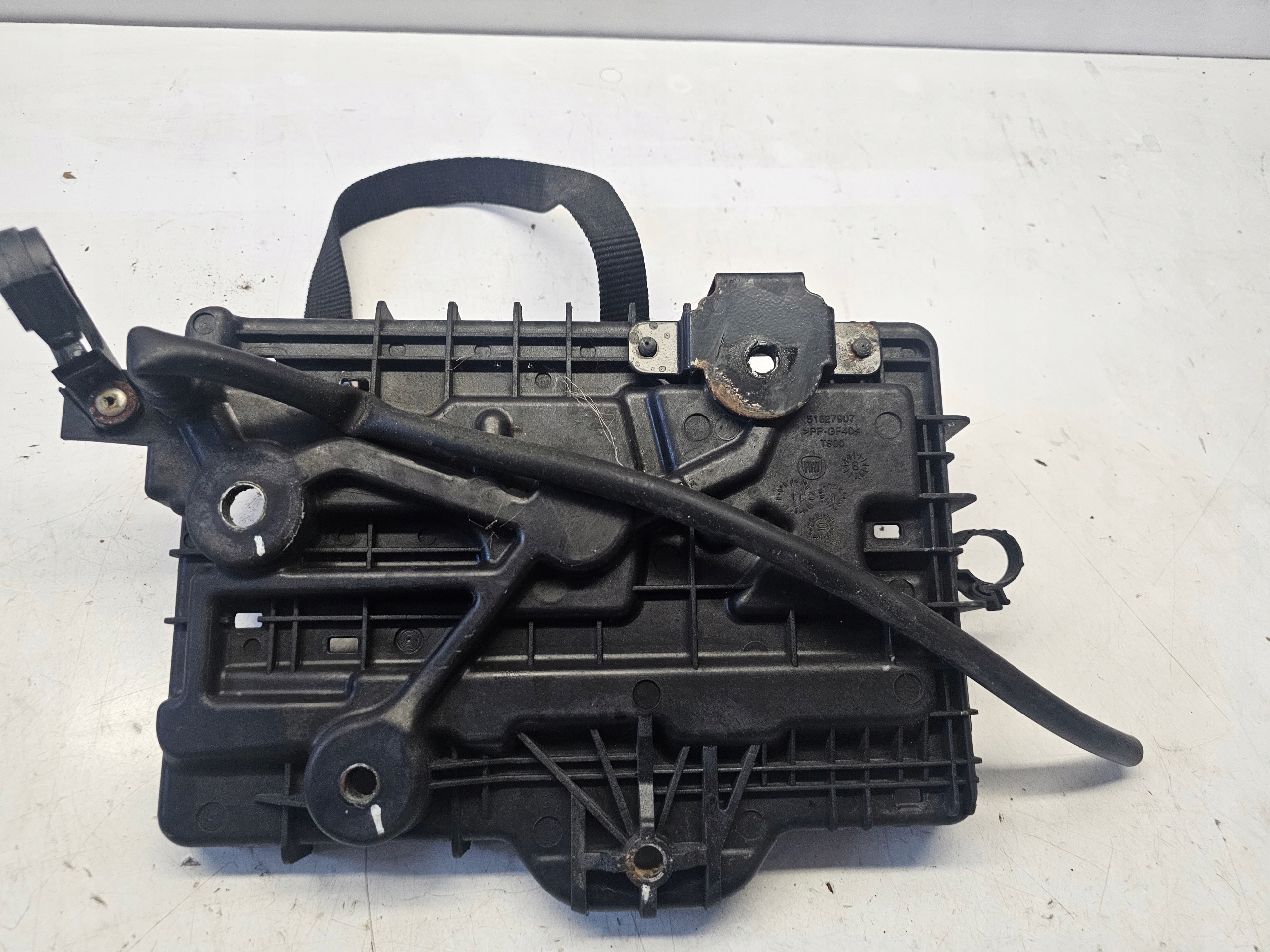 OPEL COMBO D DOBLO II 2 držiak akumulátora 51827907