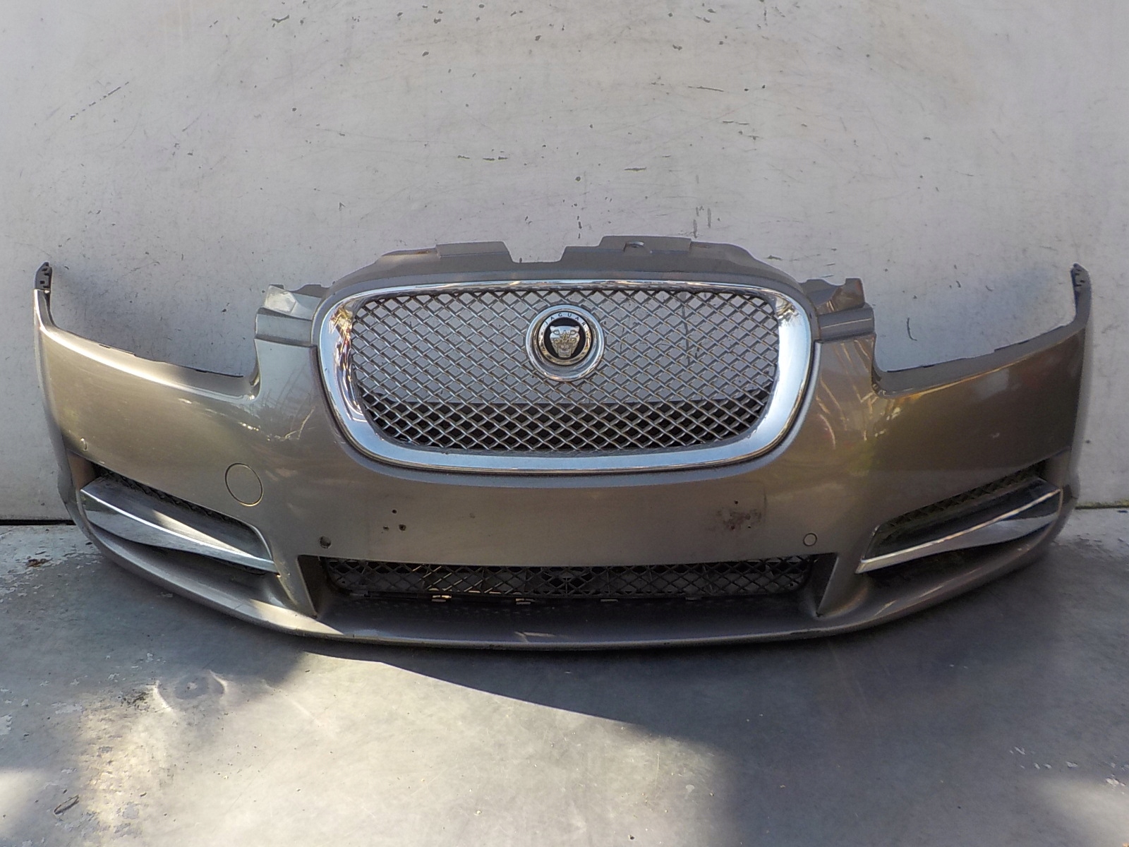 689 JAGUAR XF X250 bumper front front