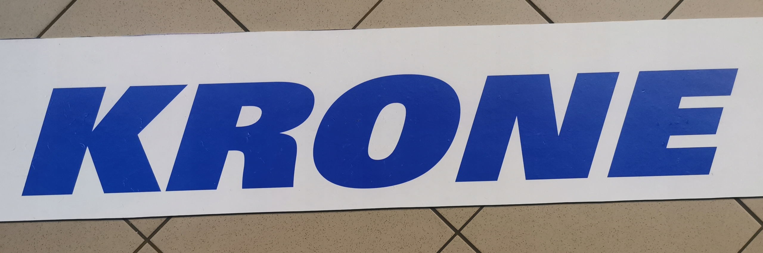 Chlapacz naczepy KRONE bialy 240x25 niebieski Installation side Rear