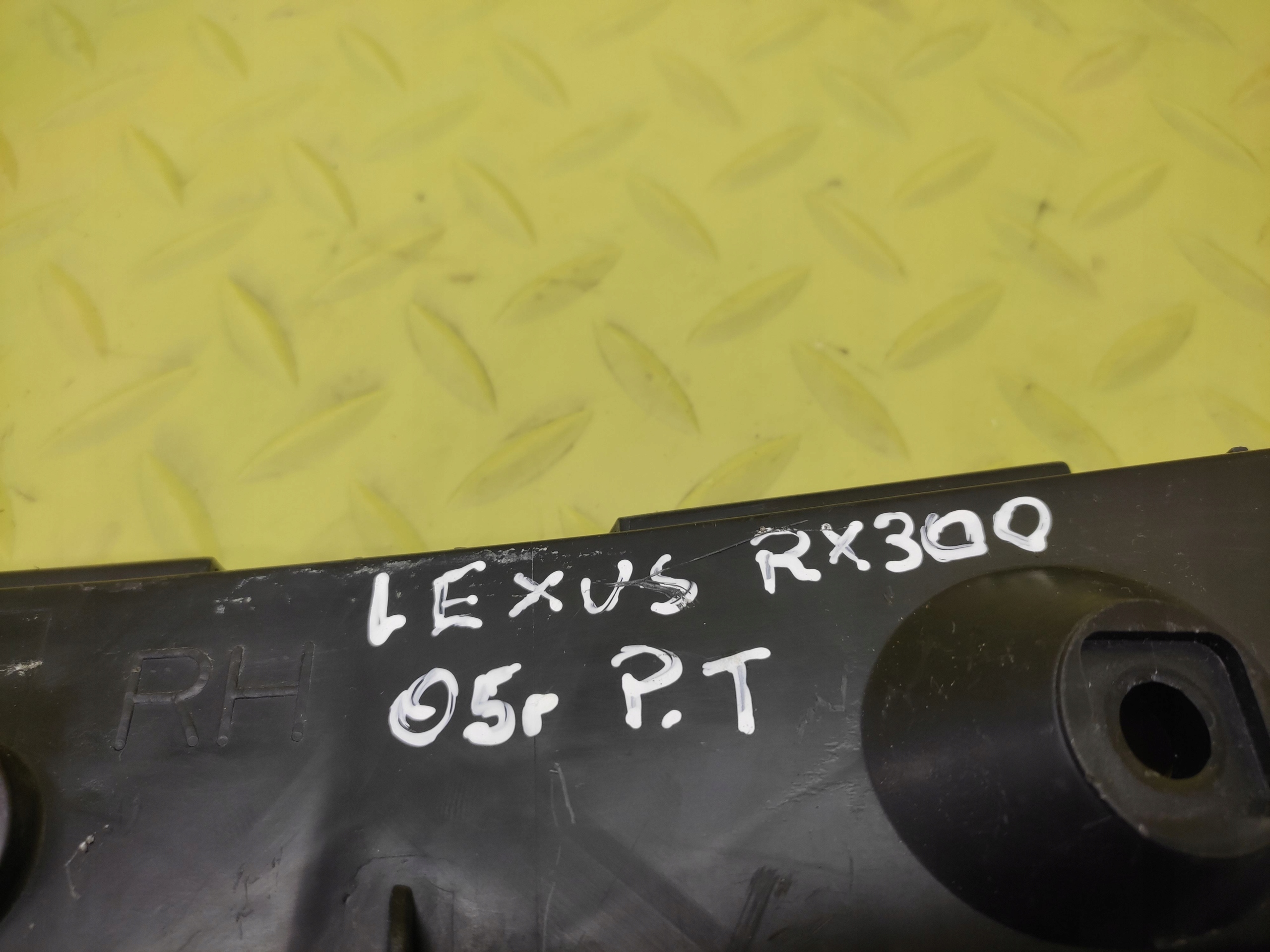 LEXUS RX300 bumper bracket right rear part 5257548020