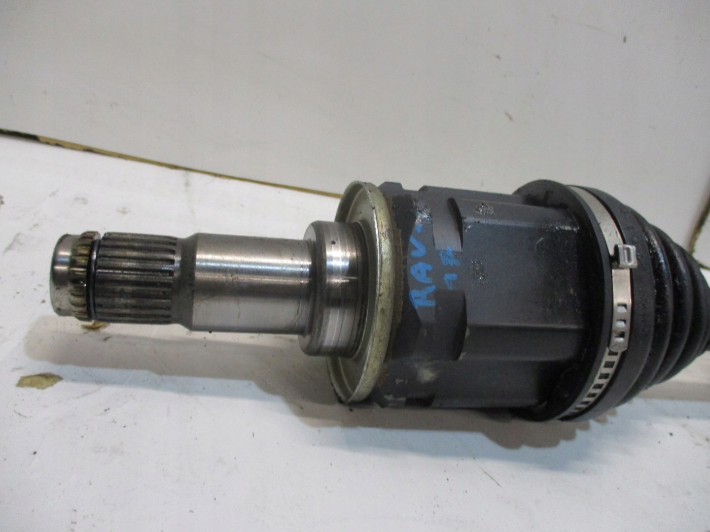 semi-axis front TOYOTA RAV 4 2,5i 16R HYB left