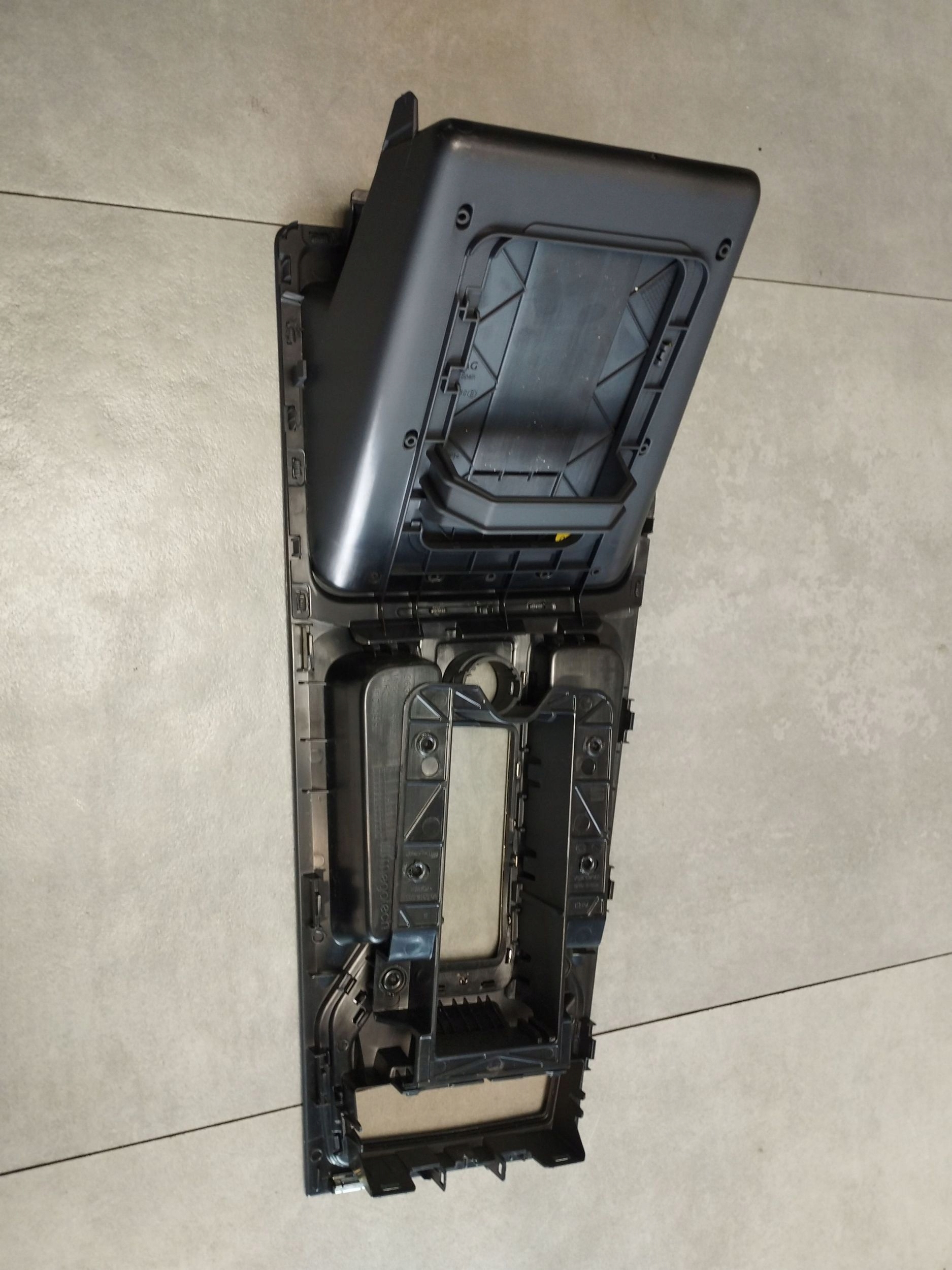 Cupra Formentor console central frame tunelu 5FB857925D