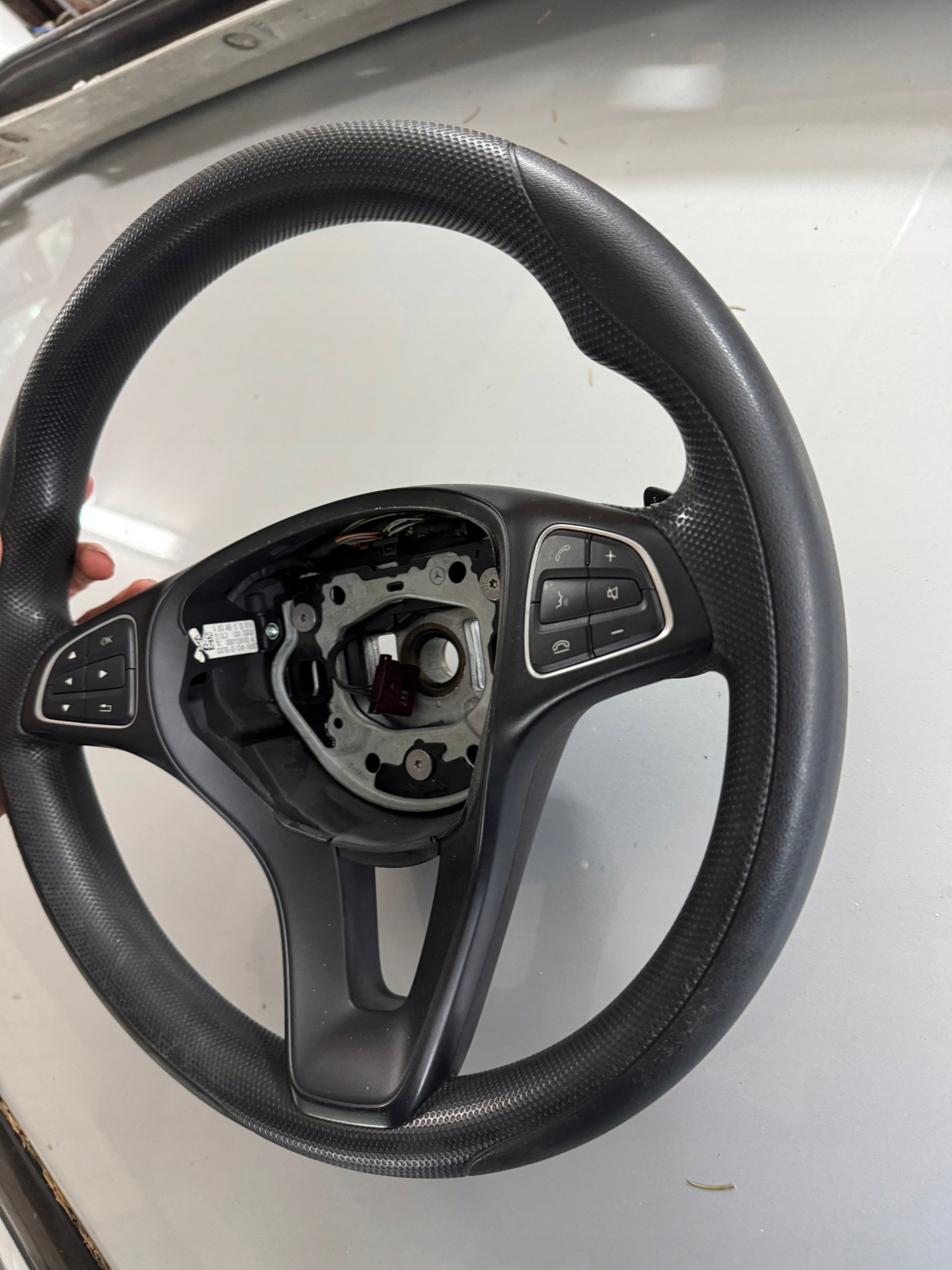 volant MULTIFUNKCJA MERCEDES CLA 117 avec la direction original