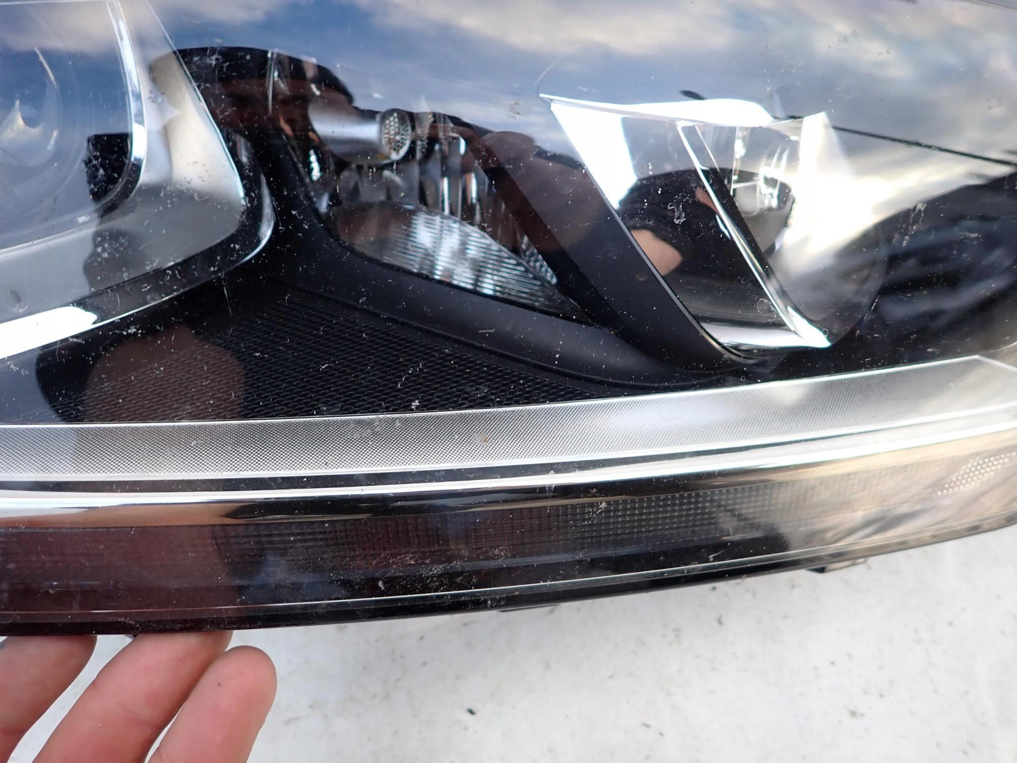 VW GOLF SPORTSVAN 14-18 light front front right