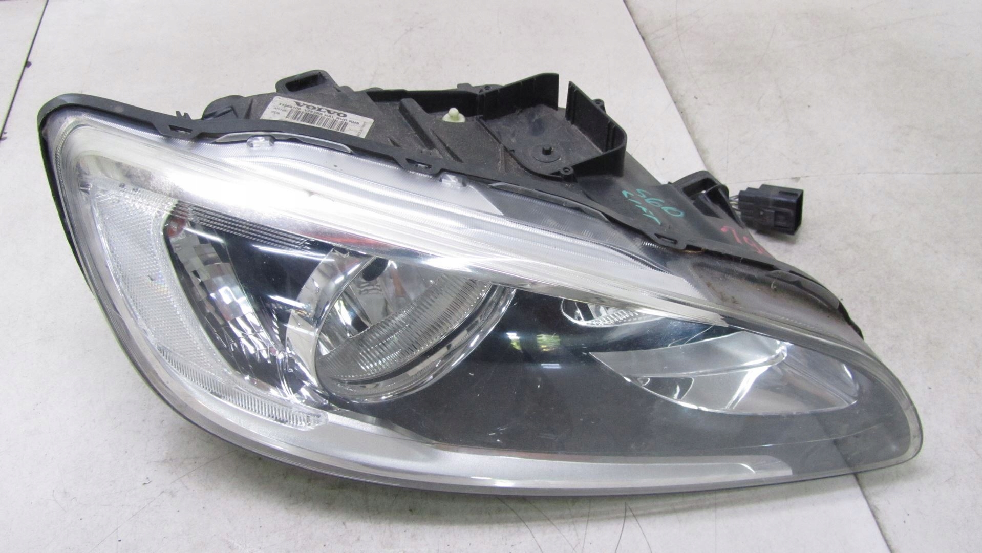 VOLVO V60 S60 II РЕСТАЙЛИНГ ФАРА ПРАВА ПЕРЕД 13-18