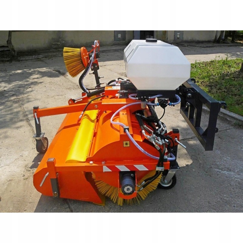 ZML200 - Комунальна прибиральна машина ZML 200 кріплення JCB 3CX