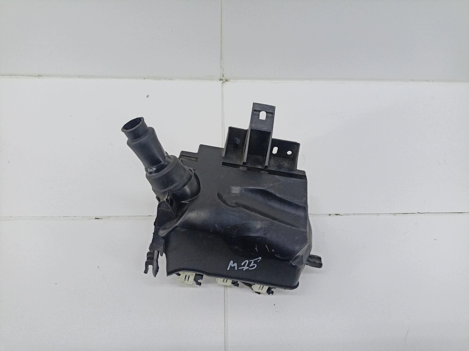 fuse box Citroen C3 2 facelift 2013 9667199680