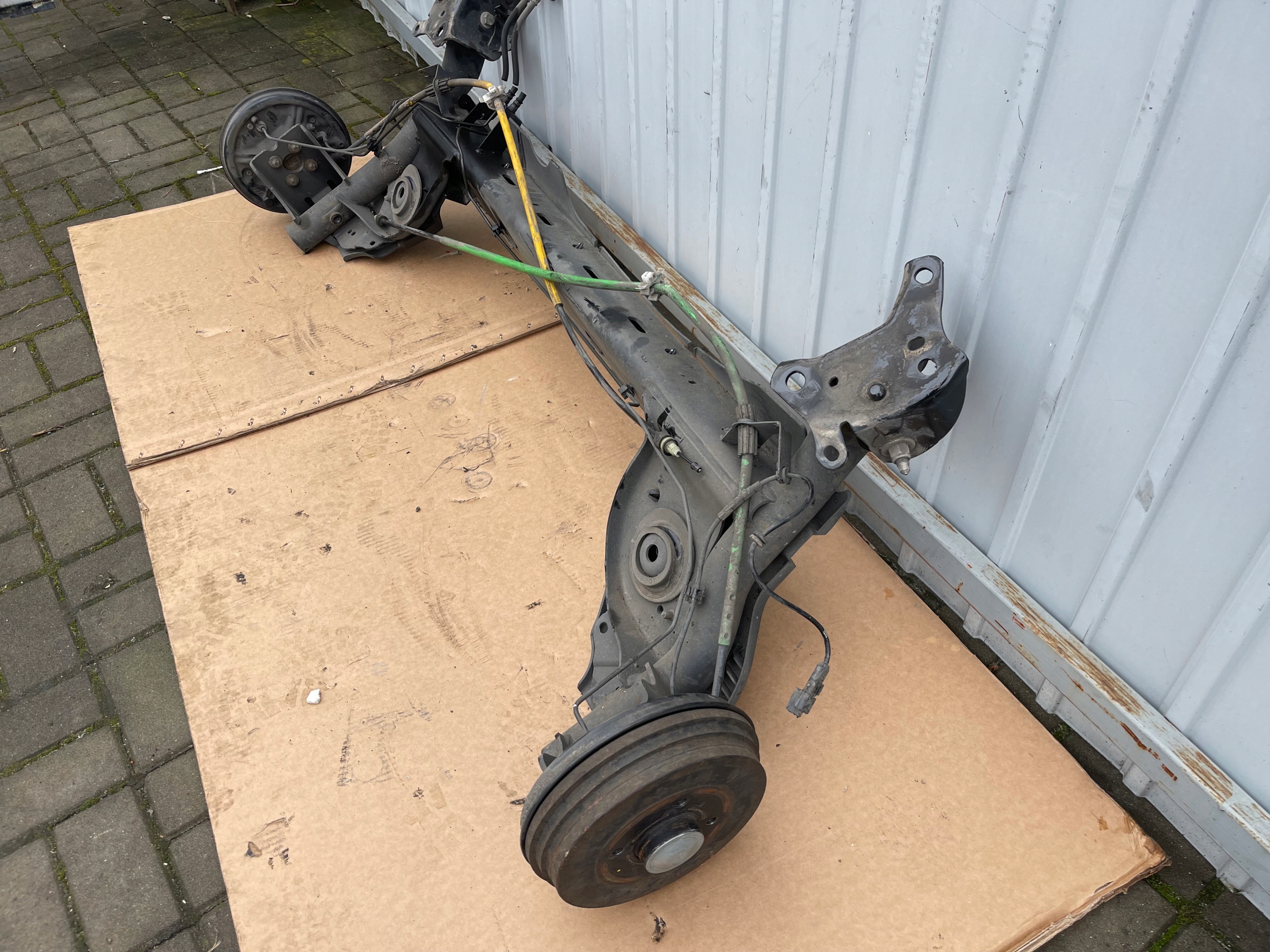 OŚ BELKA TYLNA ZAWIESZENIE RENAULT CLIO IV Producent części Renault OE