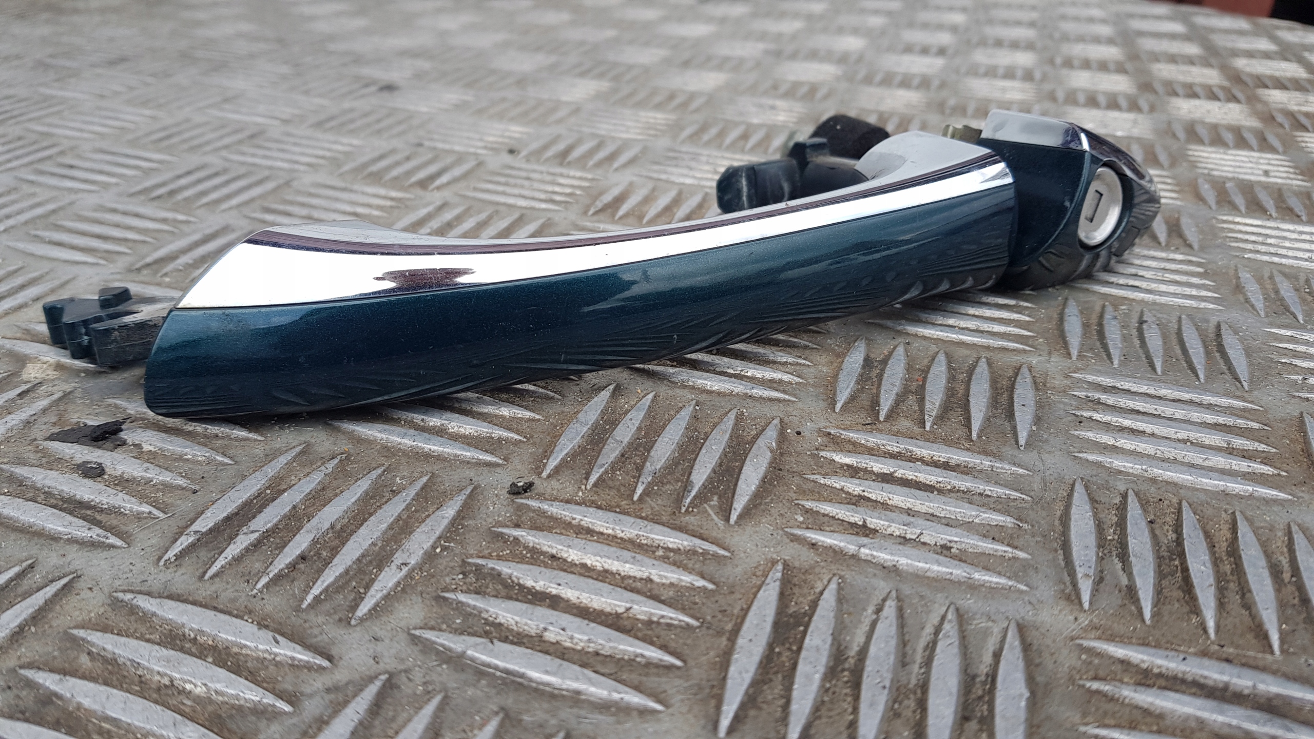 MERCEDES W210 handle lock cylinder of a lock left front