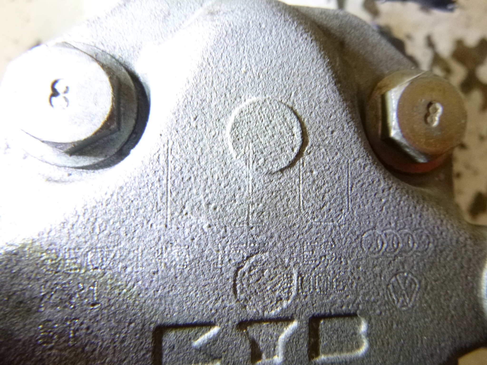Pompa servosterzo AUDI A4 B6 2.0 ALT 8E0145153ES KYB OE 110BAR