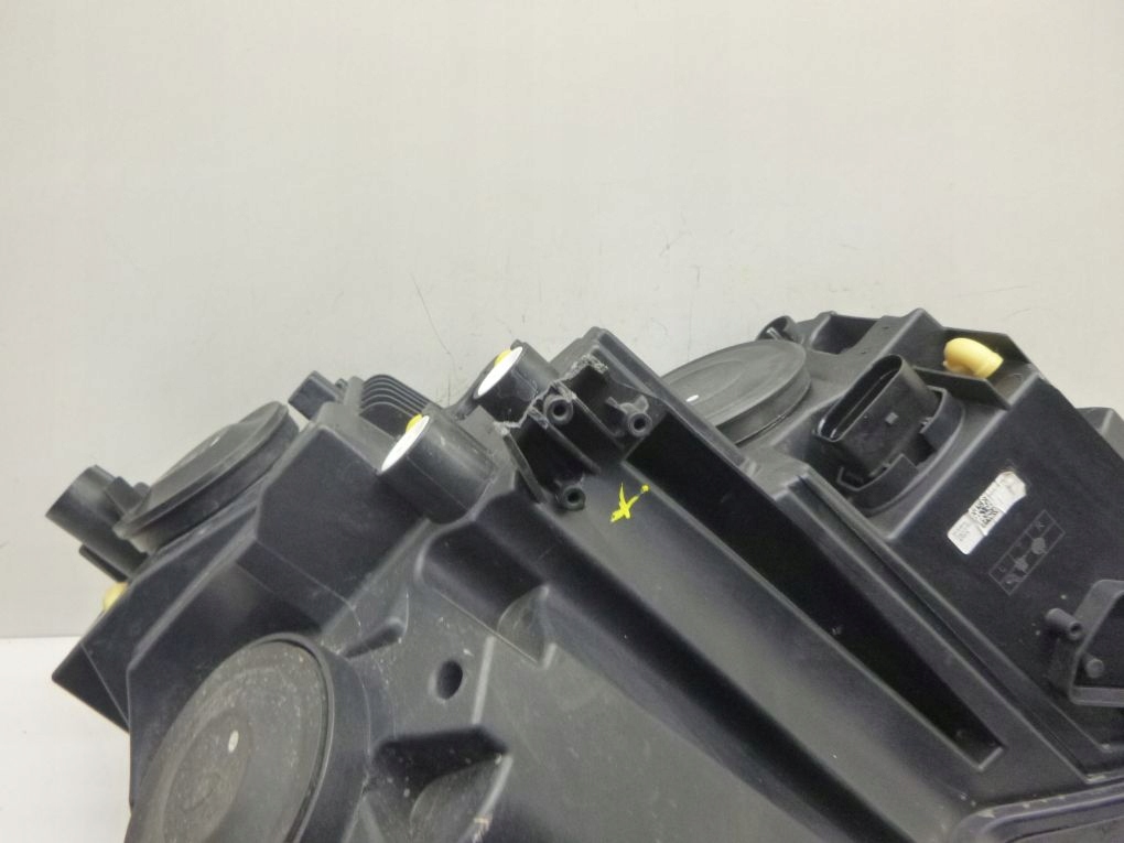SKODA KAROQ 57B light front left