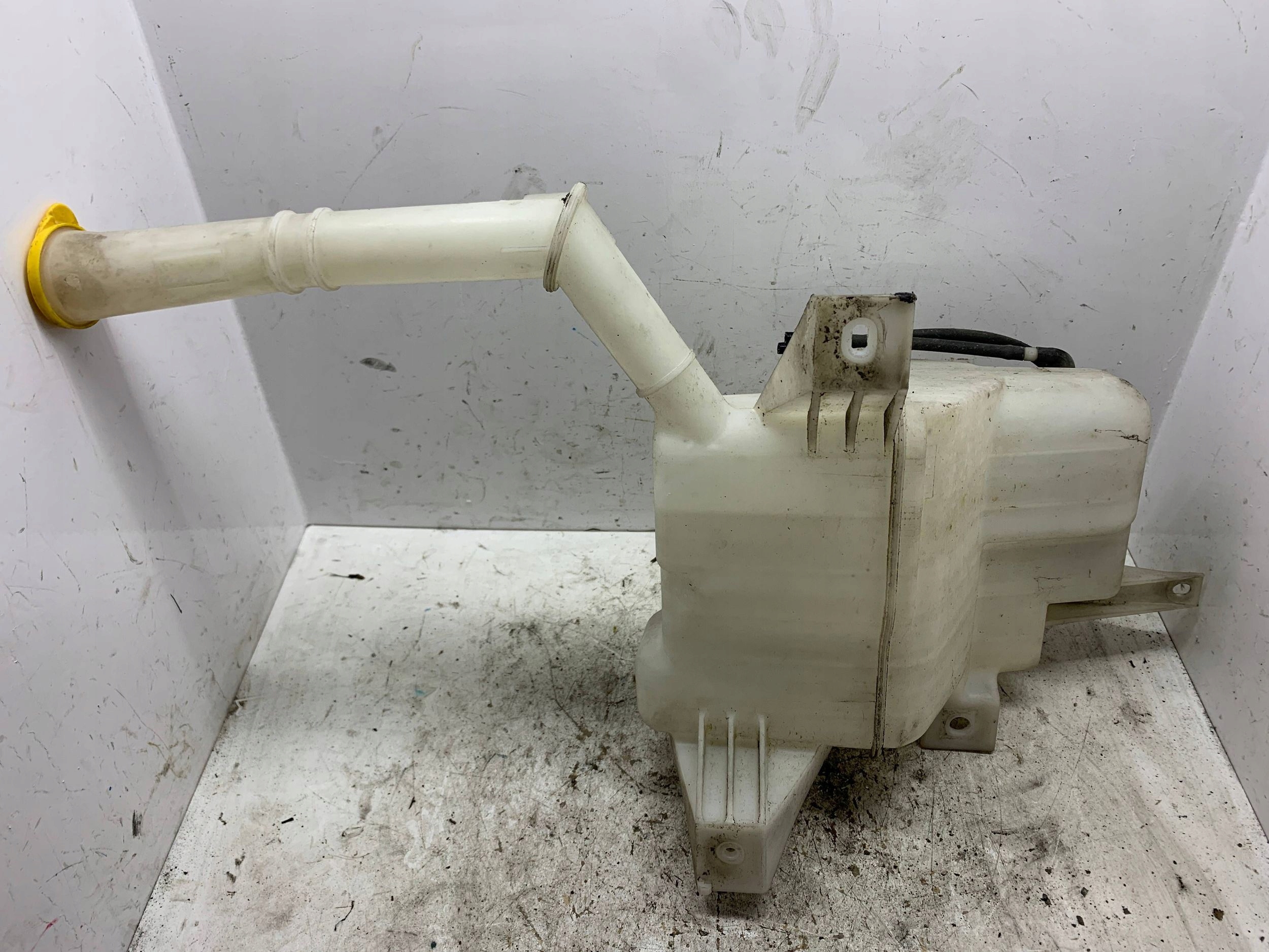 washer fluid tank GS1E67480 MAZDA 6 GH (2007-2010) 2.2 D