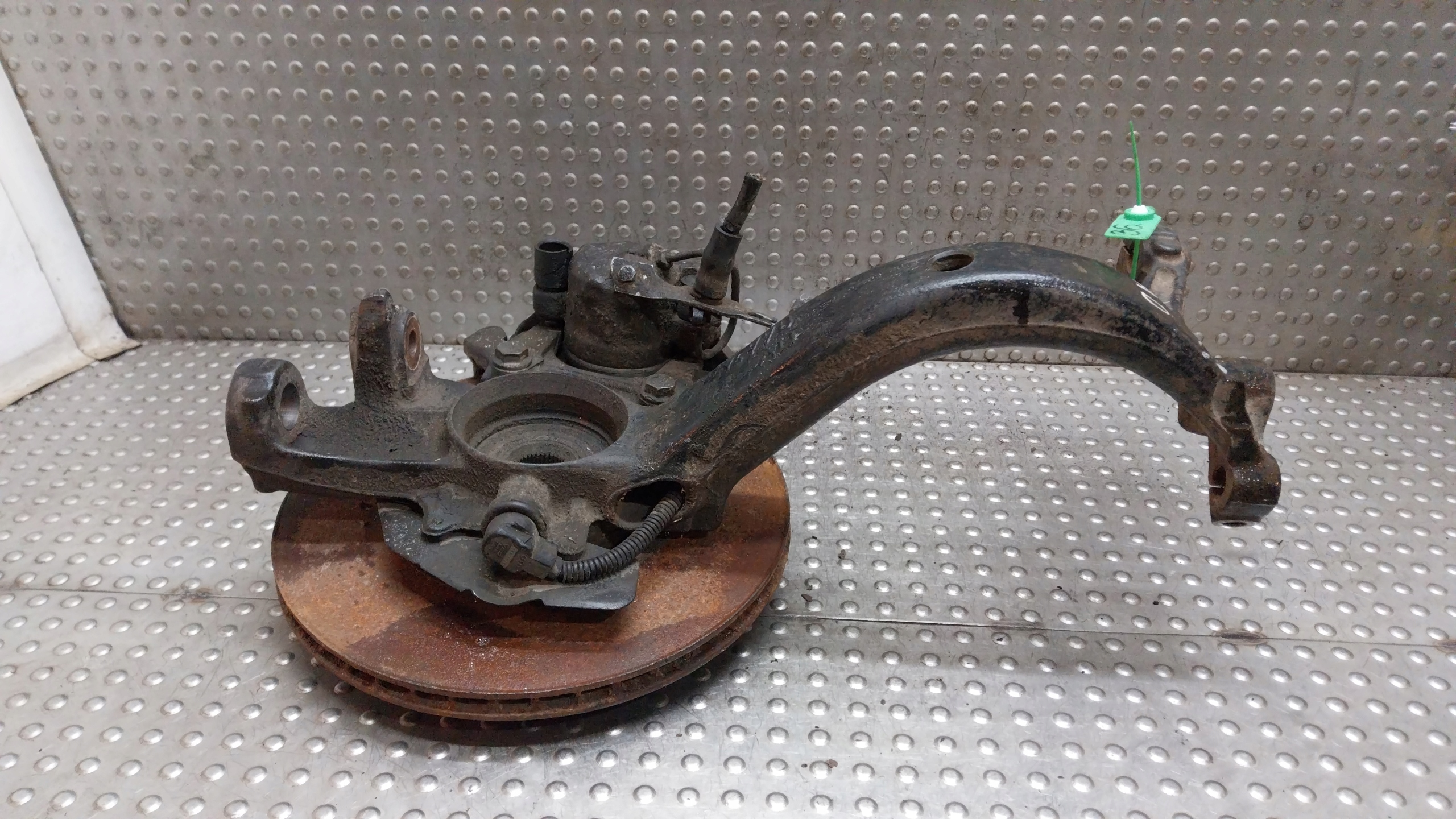 otoč čepu levá předek třmen 8D0407257AD VW PASSAT B5 1.9D