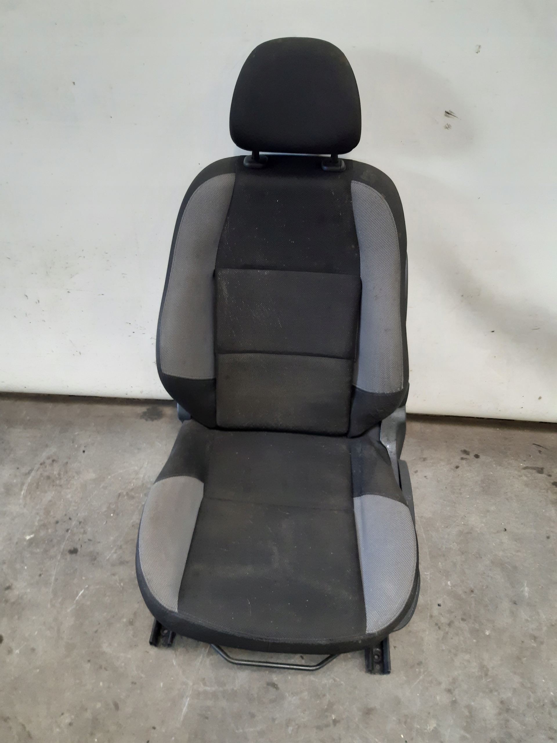 Sitz links Peugeot 207 SW