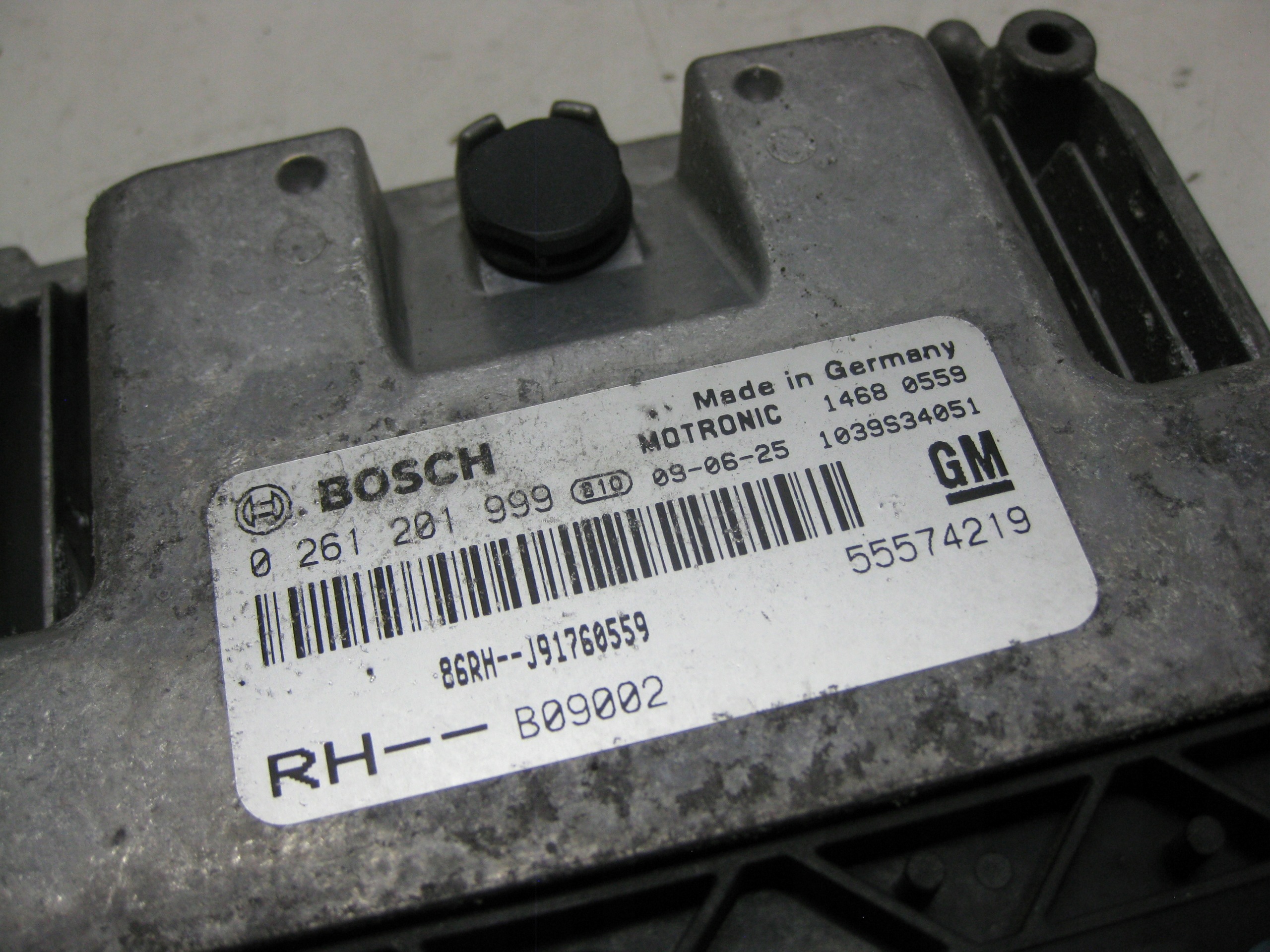 OPEL INSIGNIA A computer control unit of the engine 0261201999