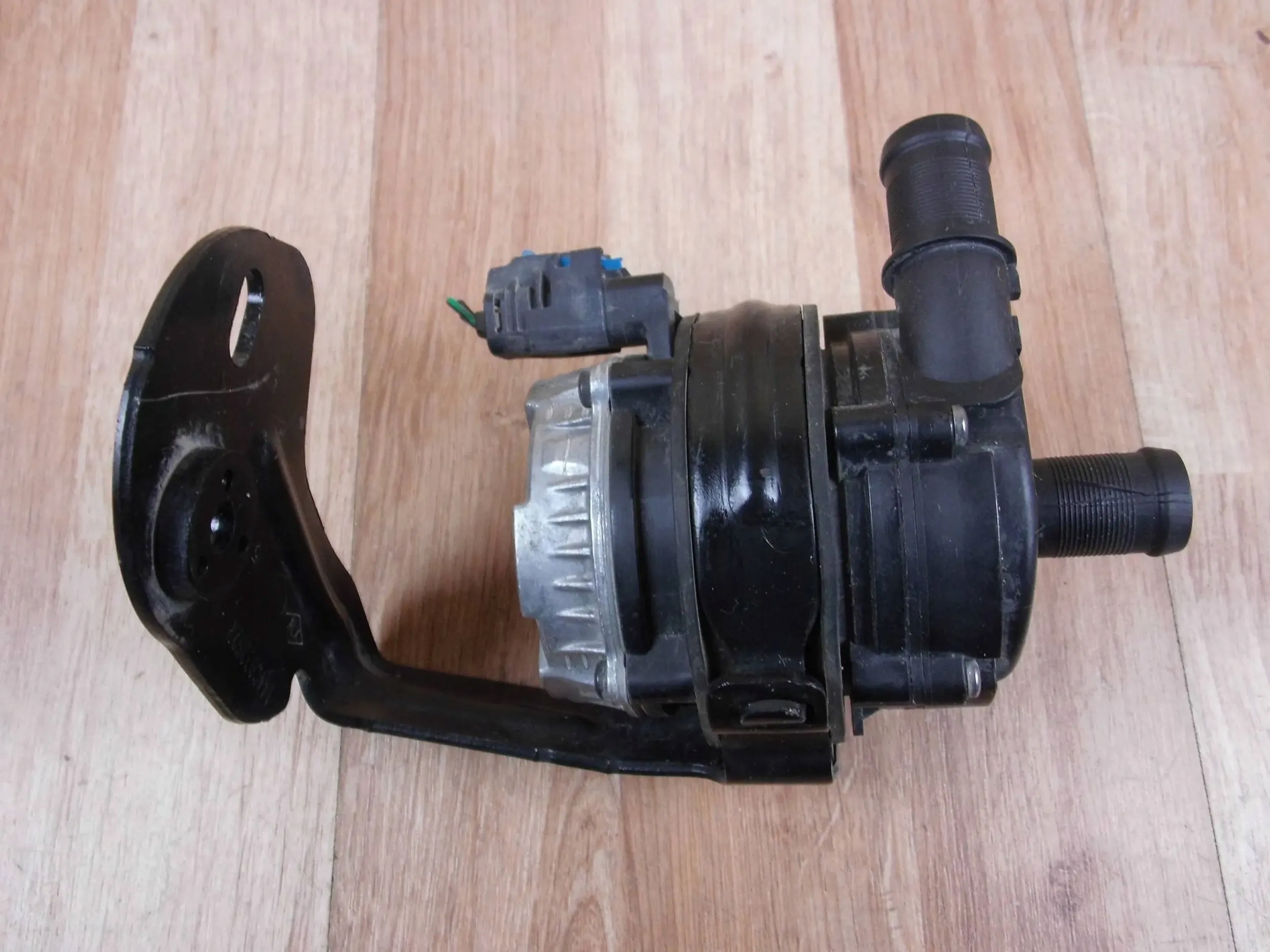 Dacia Renault 1.5 DCI pumpa pumpa cirkulacije vode 0392024088