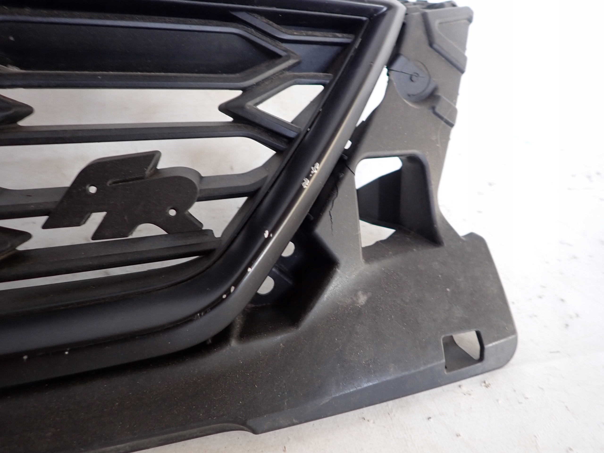 SEAT LEON III 3 FR 5F0 17- LIFT Grille