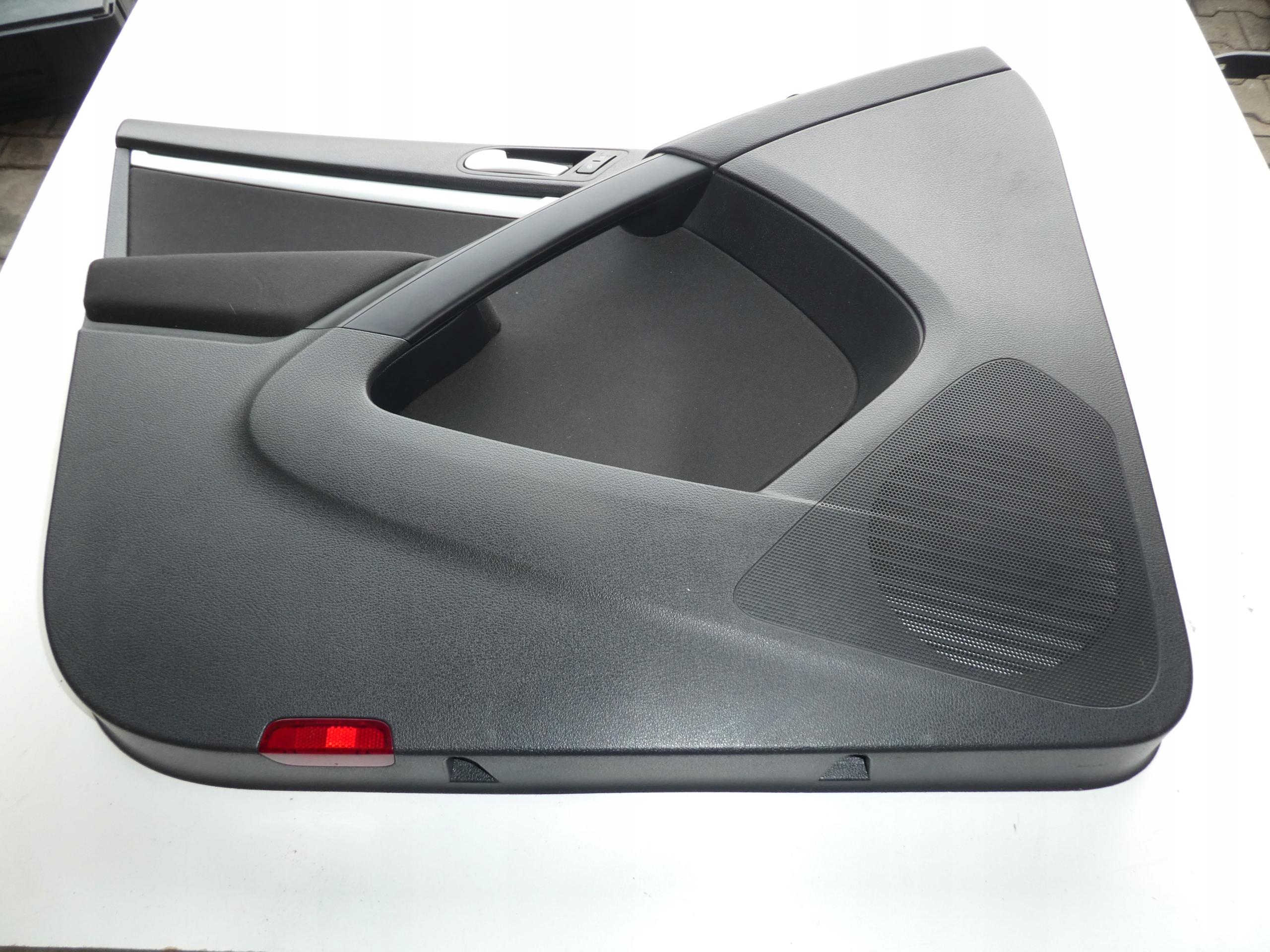 VW TIGUAN and 5N side door left front 5N0867011