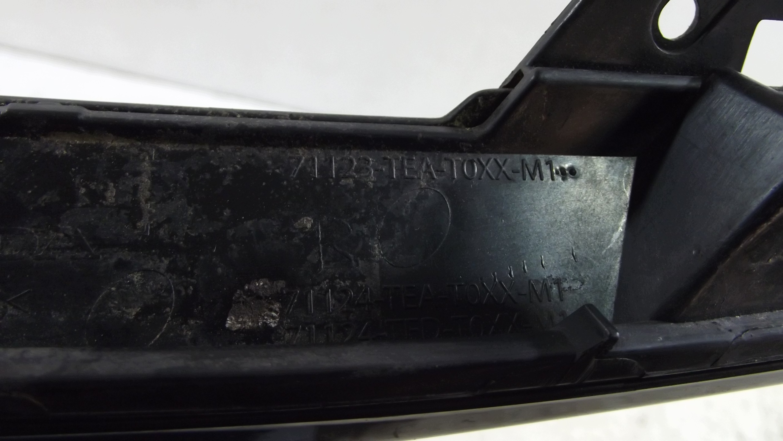 Honda Civic X moulding below lampe right front 71123-TEA-T0XX-M1