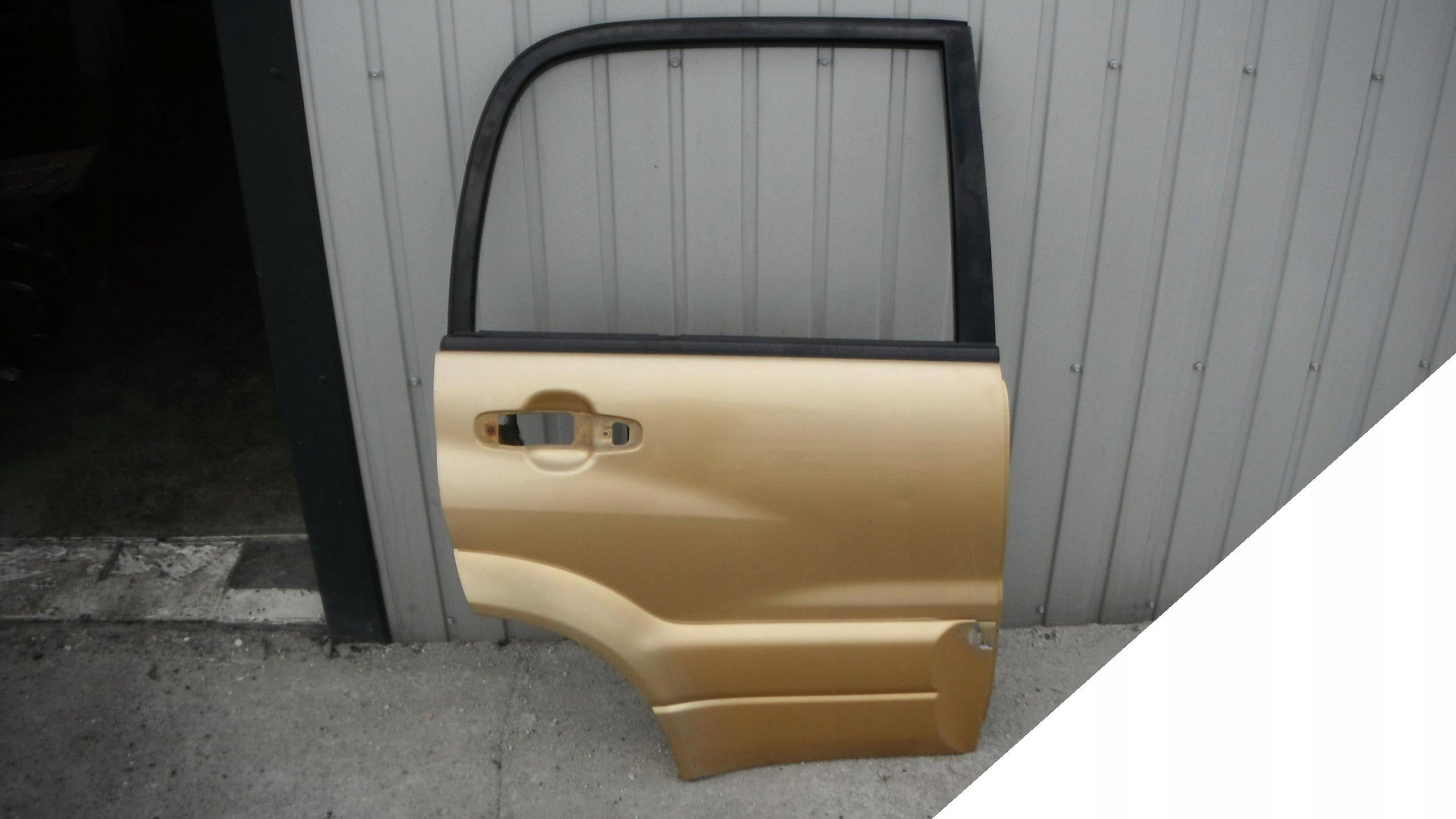 SUZUKI GRAND VITARA 98-05 DRZWI PRAWE TYLNE LISTWA