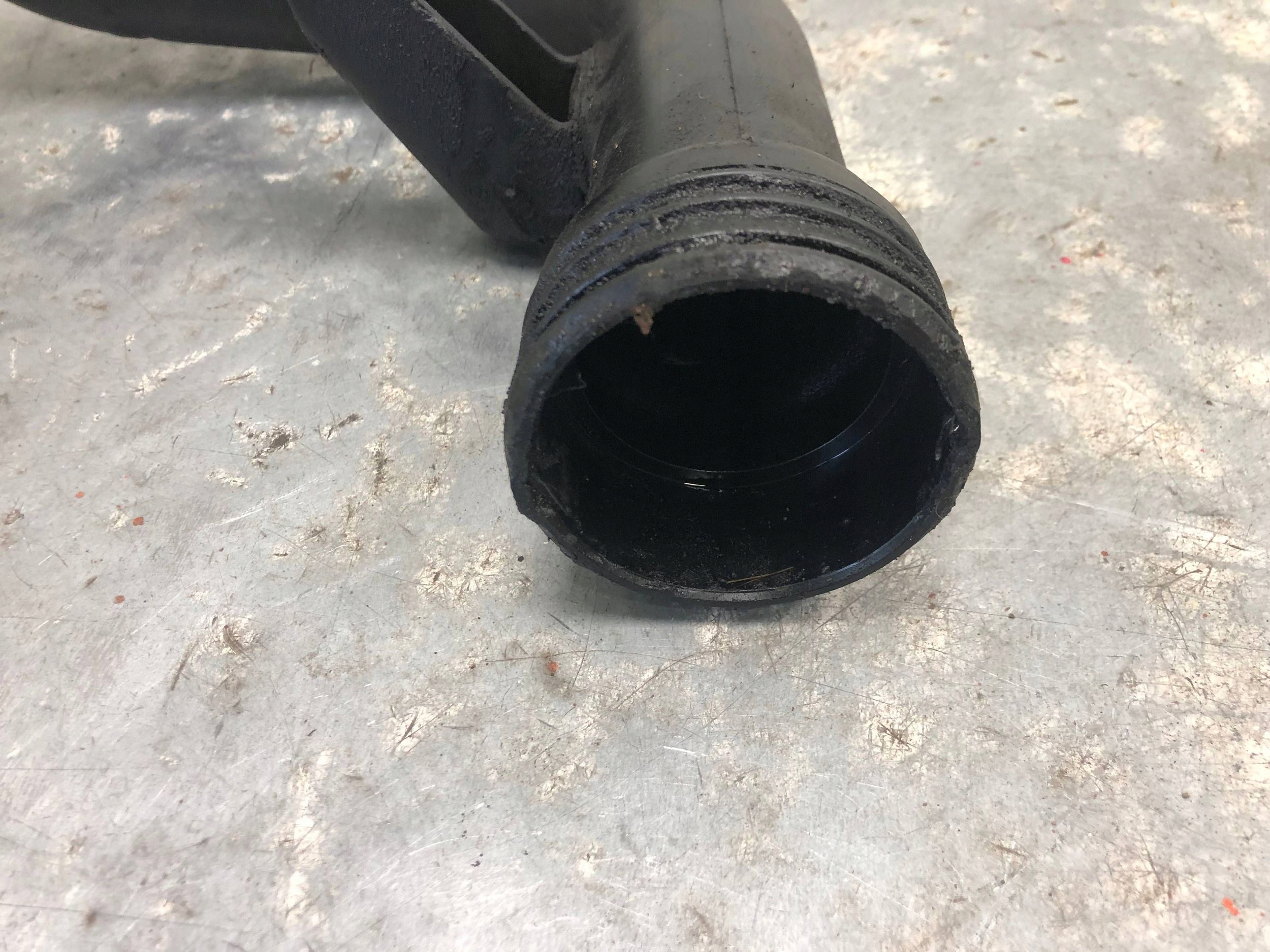 cijev prijenos interkulera VW PASSAT B5 8E0145762B 038906051C