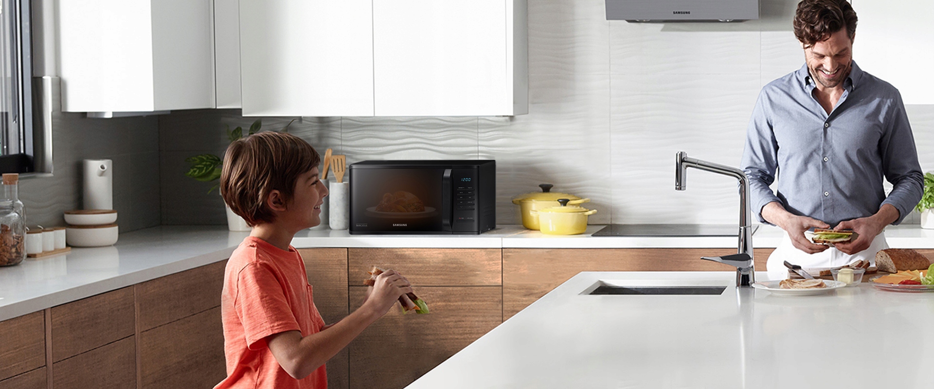 Kuchenka mikrofalowa Samsung MS23K3513AK Moc mikrofal 800 W