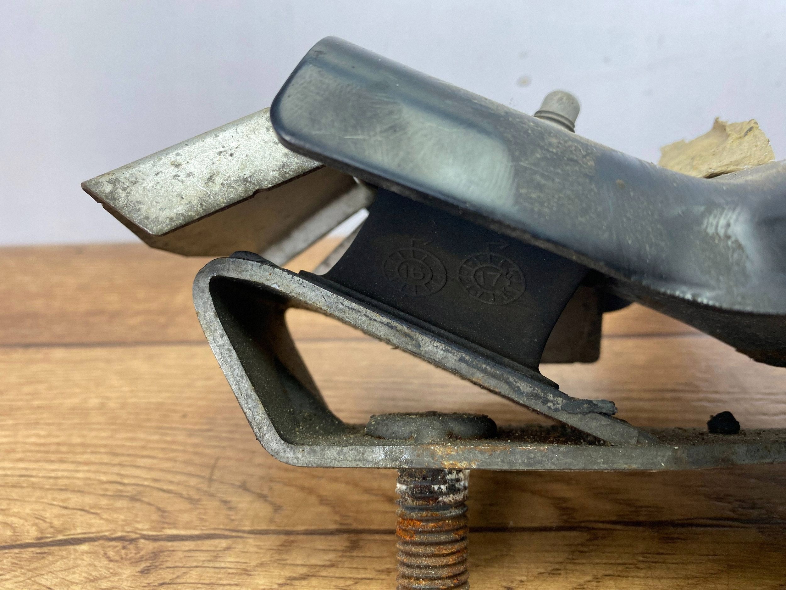 boîte vitesse montage support patte Jeep Wrangler JL 2018+