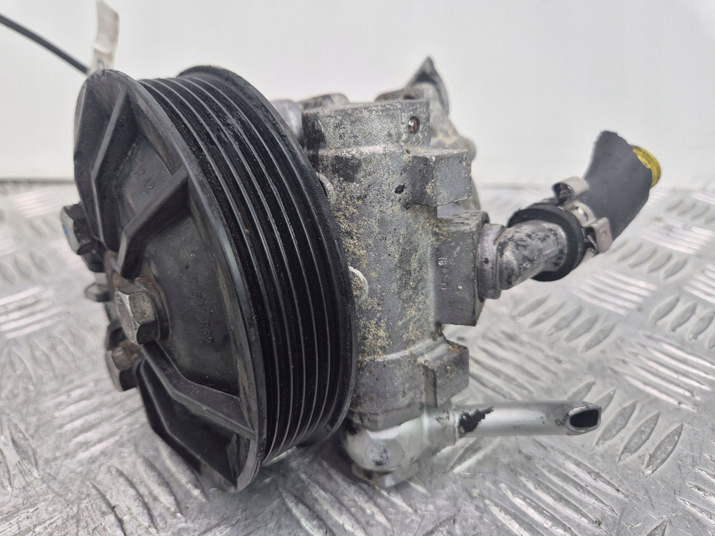 BMW 3 E90 E91 330i servo pump LH2113605 N52B30AE