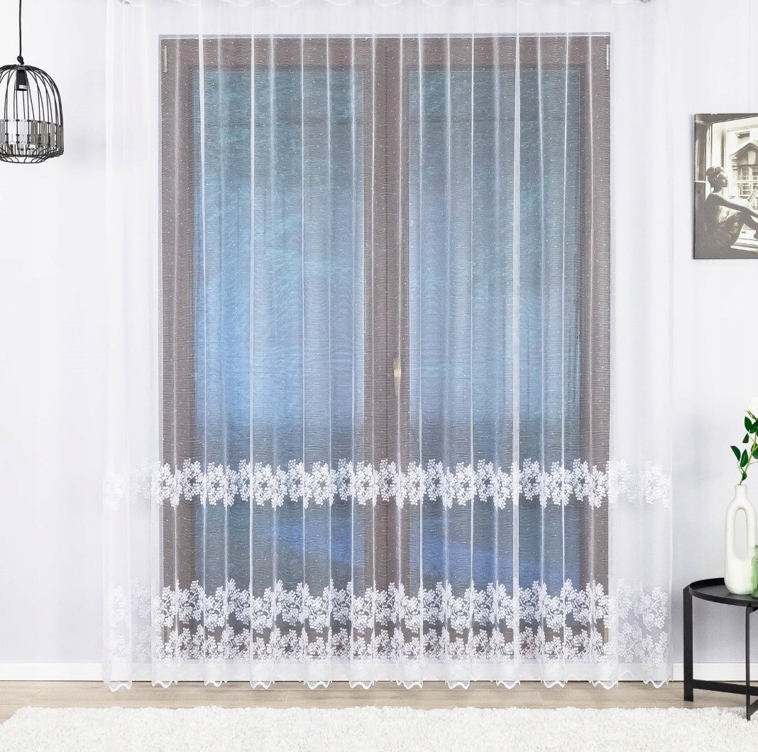 Bílá Záclona Do Obývacího Pokoje S Páskou, Jeřabina -600x200