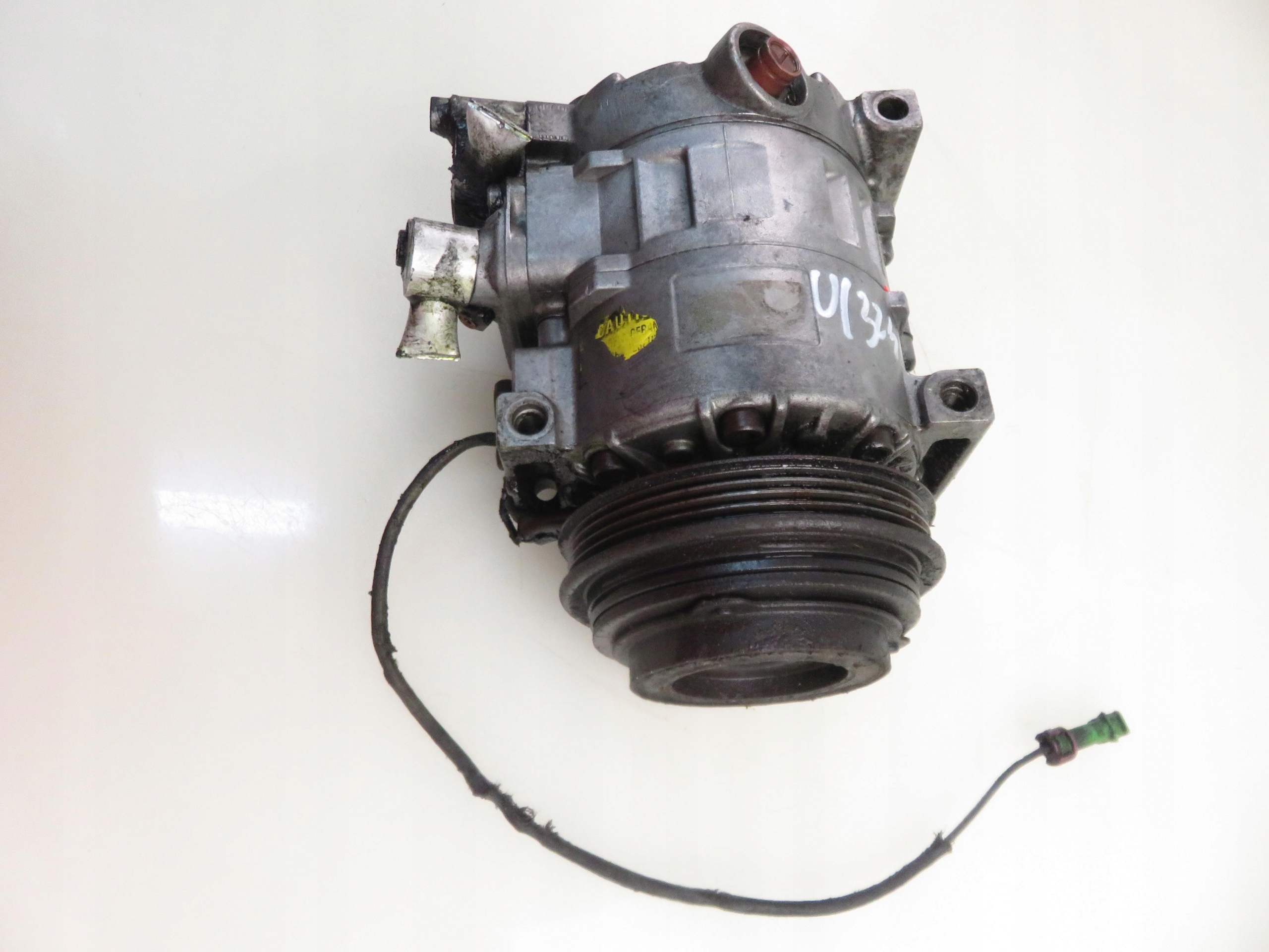 компрессор кондиционера M1067733