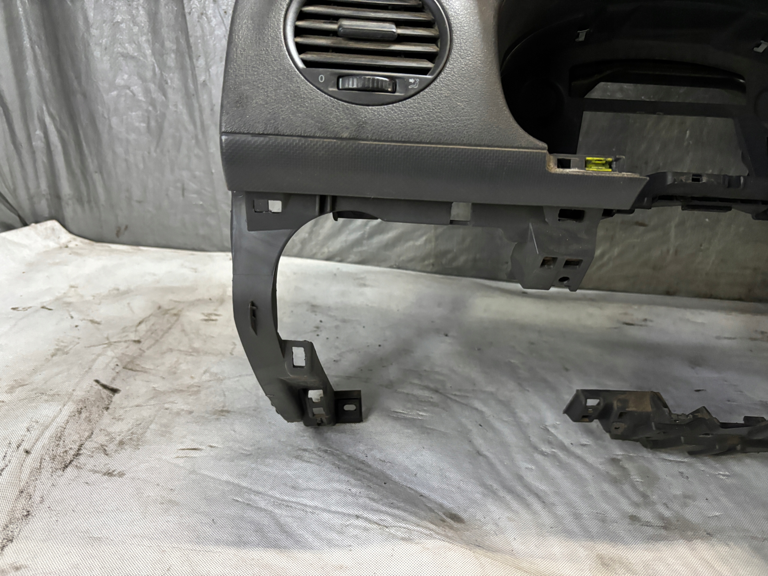 dashboard instrument panel Volkswagen Caddy III 3 2K1858295C