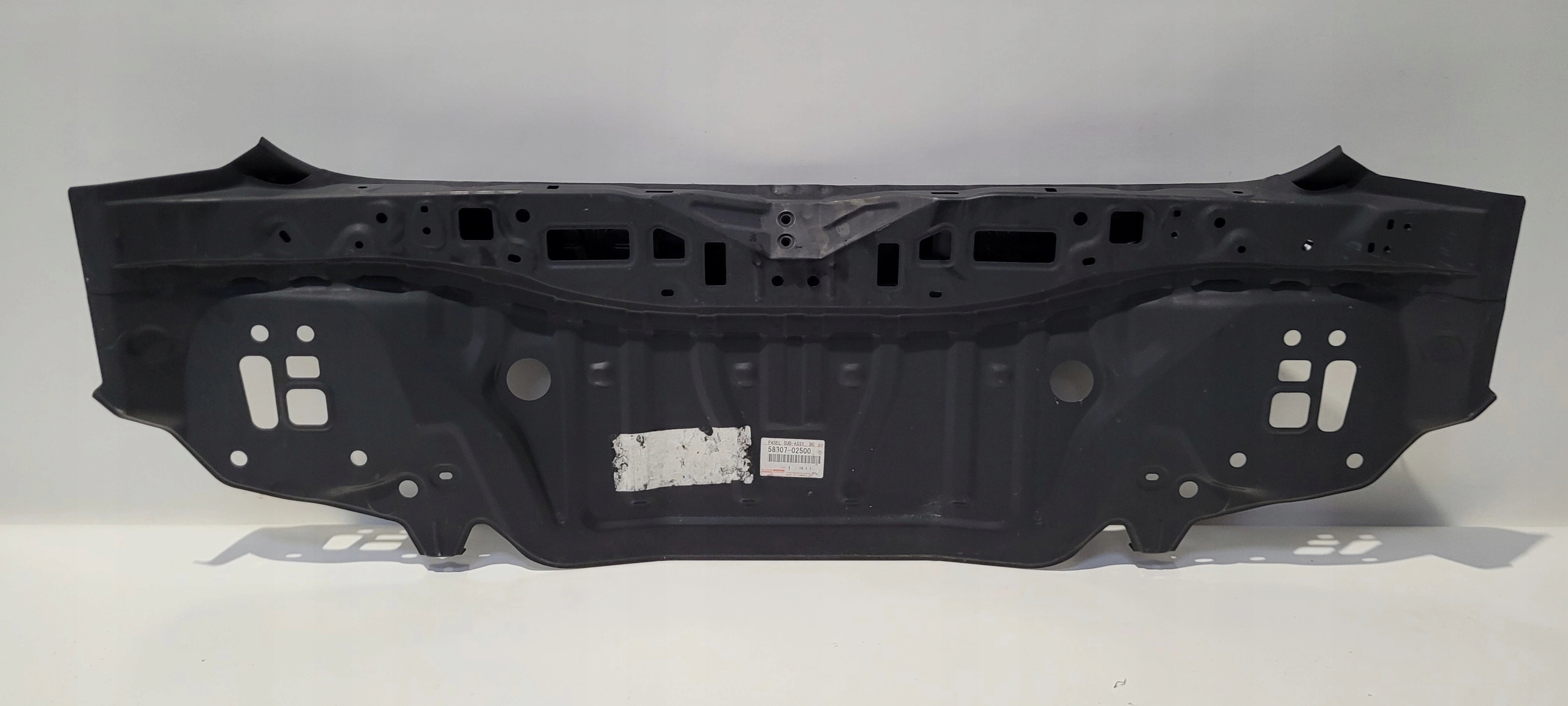 PAS TYLNY TOYOTA COROLLA E21 SEDAN 18- 58307-02500 Producent części Toyota OE