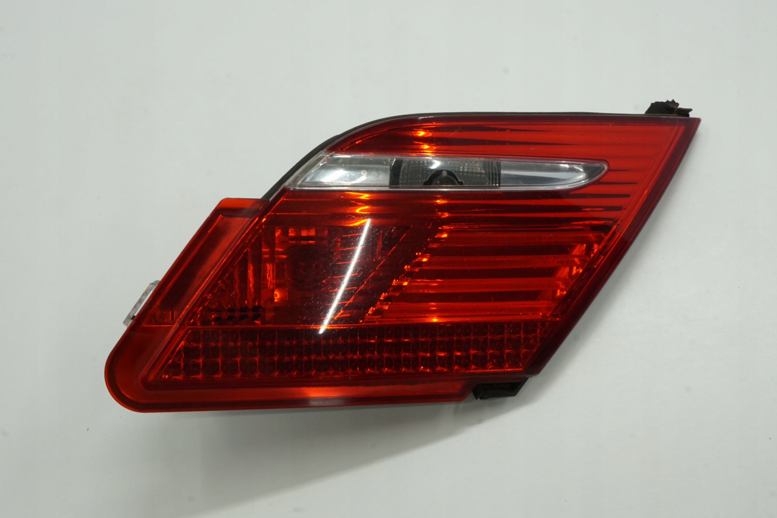 BMW 7 E66 LCI LAMPA PRAWY TYŁ W KLAPĘ 6938518
