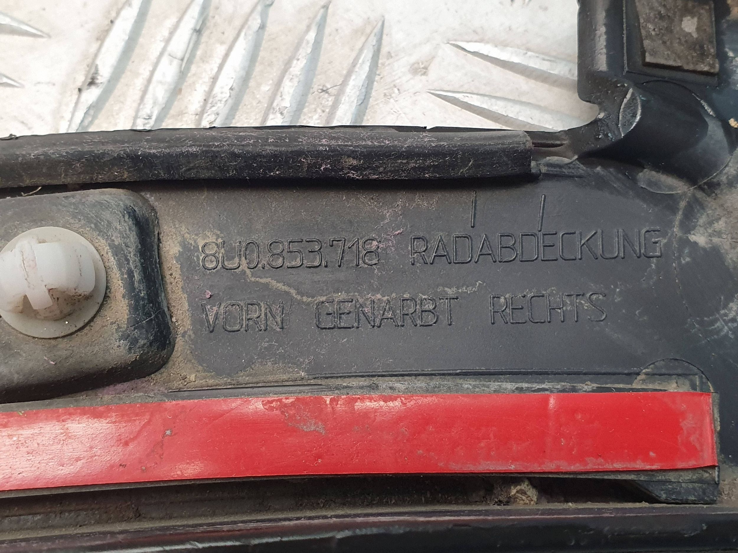 lišta blatníku pravý předek 8U0853718 AUDI Q3 8U