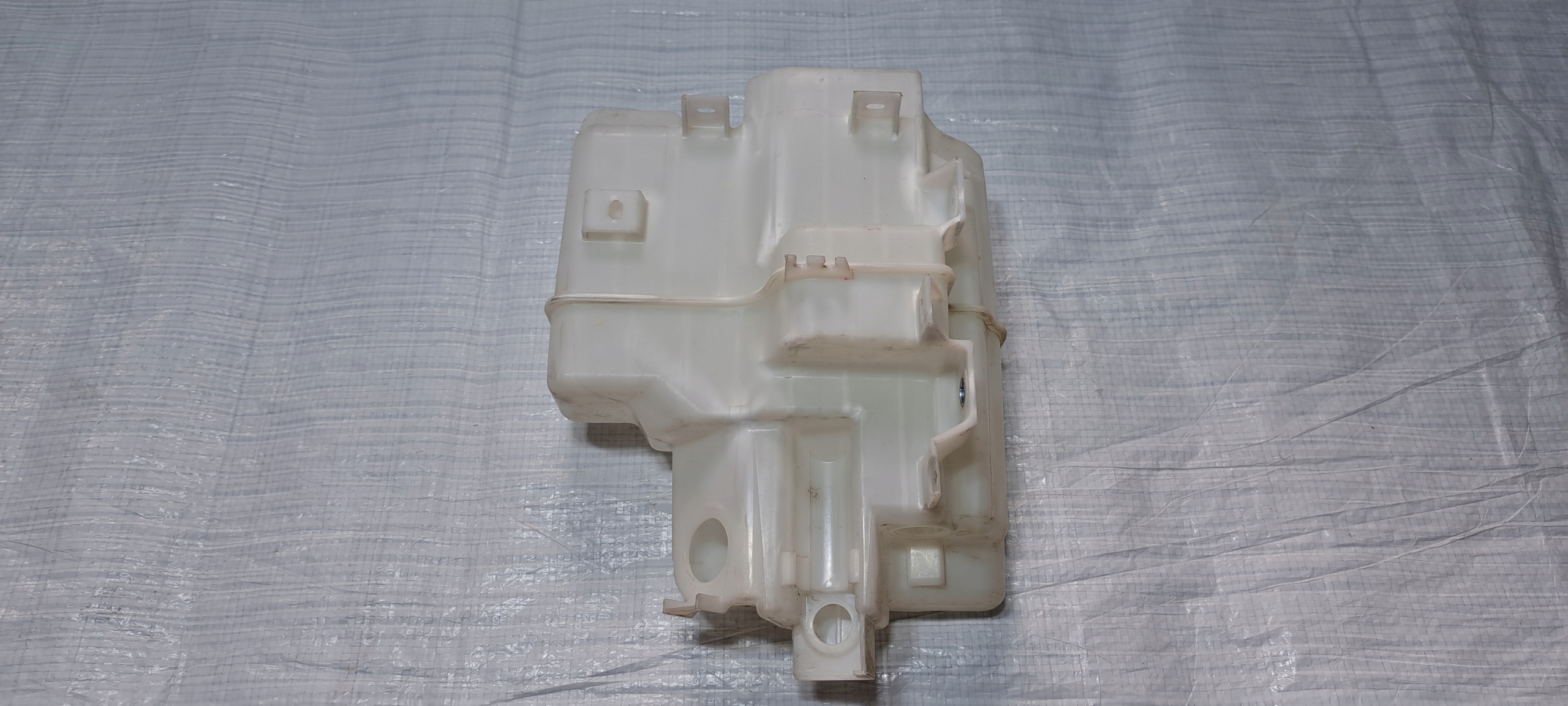 mazda II бачок омывателя KD3567480