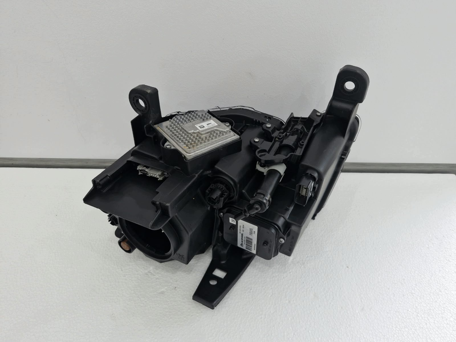 light right Jeep Grand Cherokee WK2 SRT black Bi-Xenon positioning