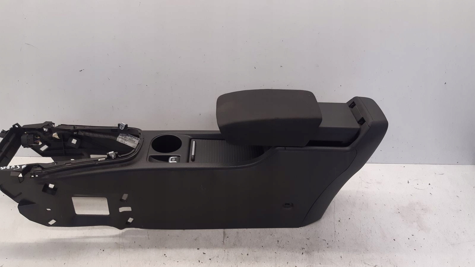 armrest adjustable tunel Opel Astra J kombi 1,4T