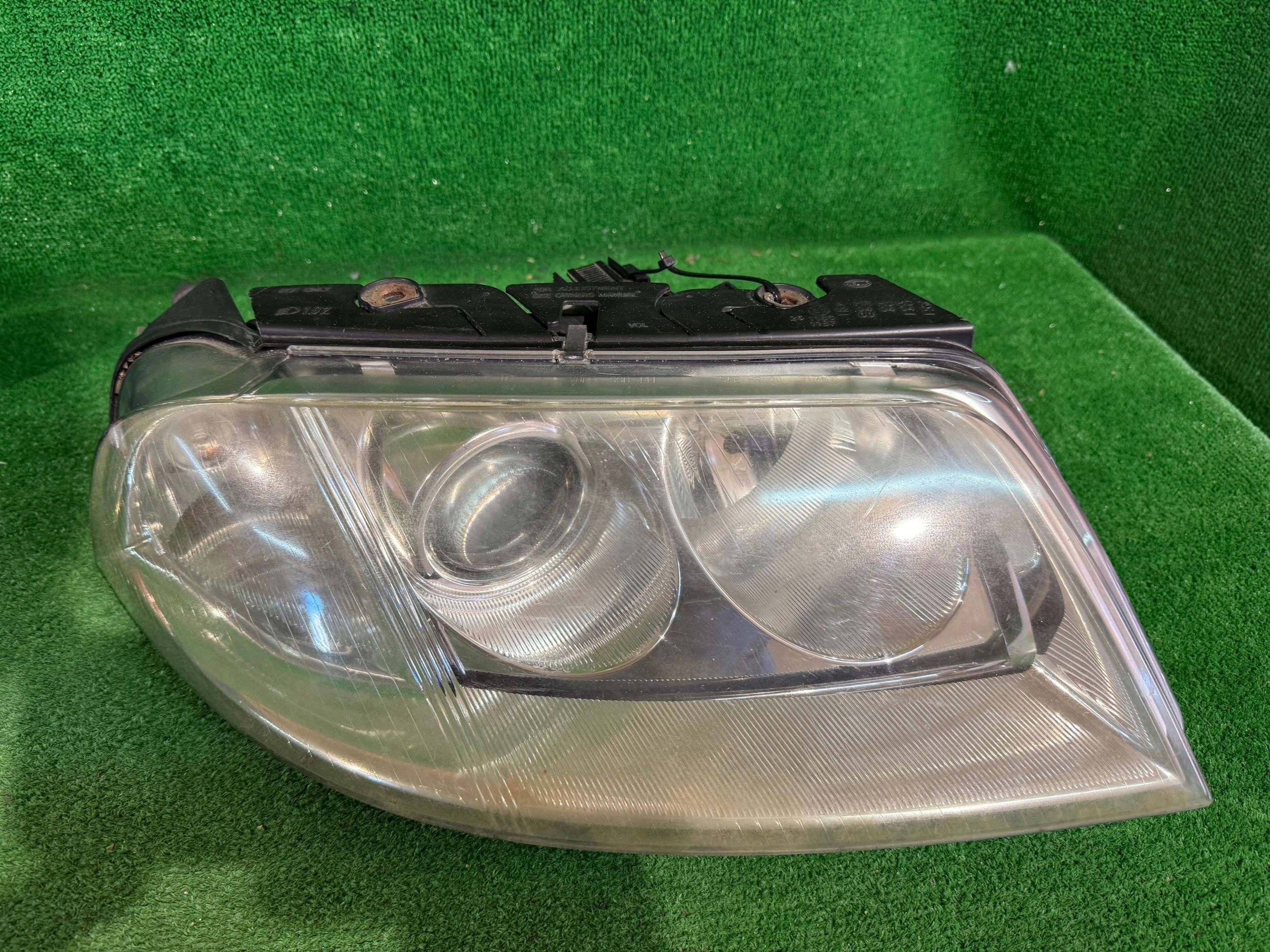 REFLEKTOR Droite VW PASSAT B5