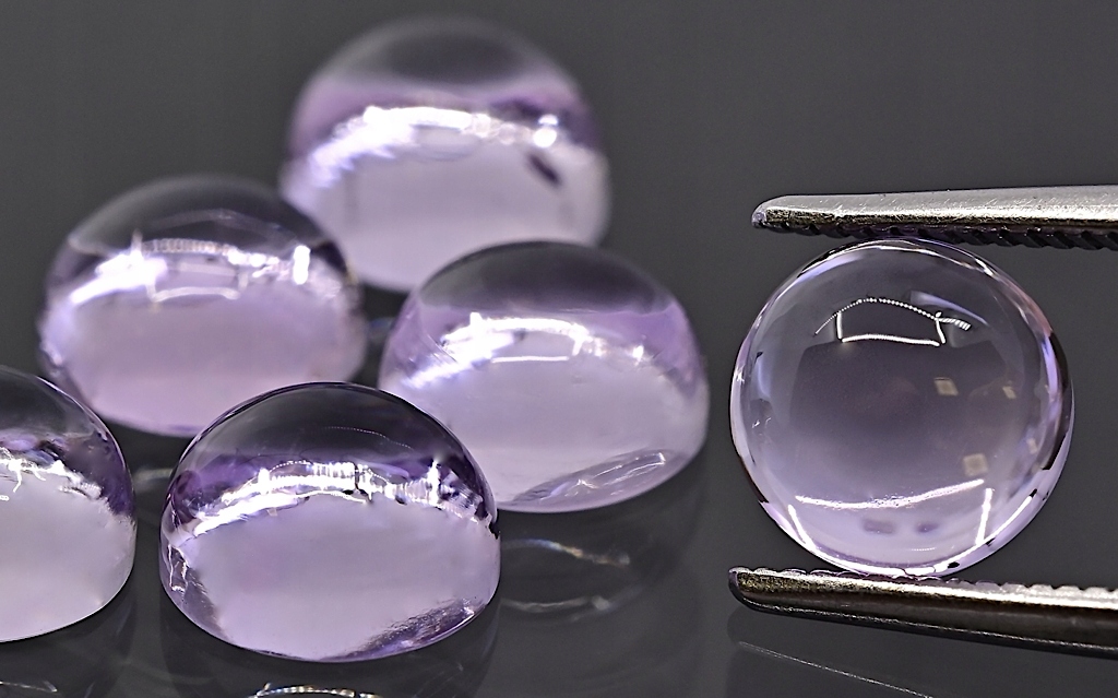 Ametyst Aa kulatý kabošon fi 10 mm