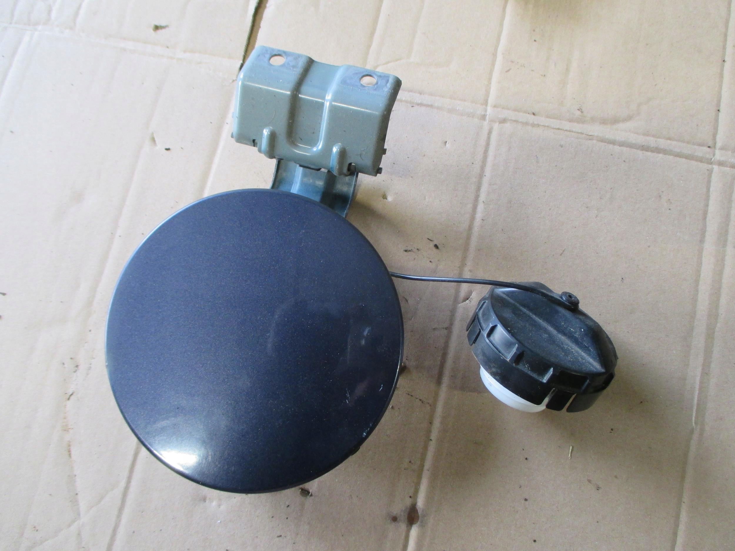 GRANDIS 03-11 KLAPKA WLEWU PALIWA KOREK T65