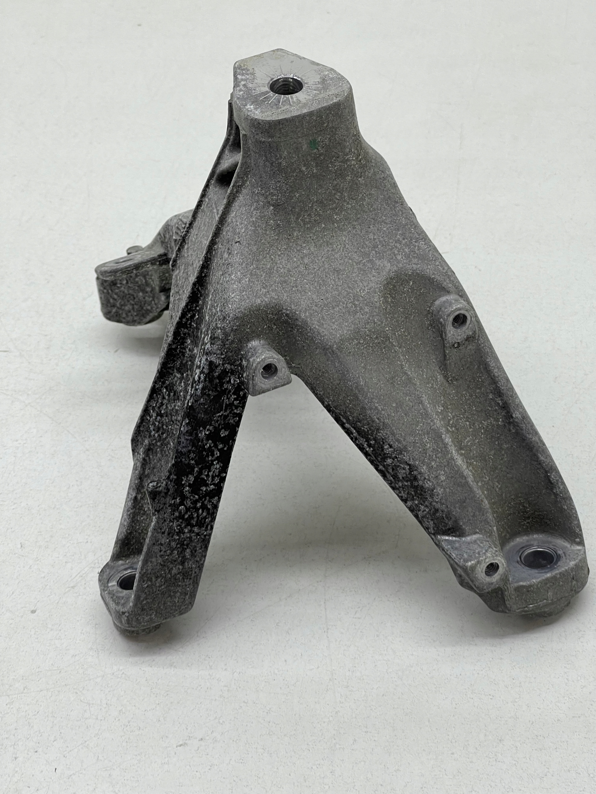 AUDI A6 C7 2.0 TDI Support Support plaque Moteur Droit
