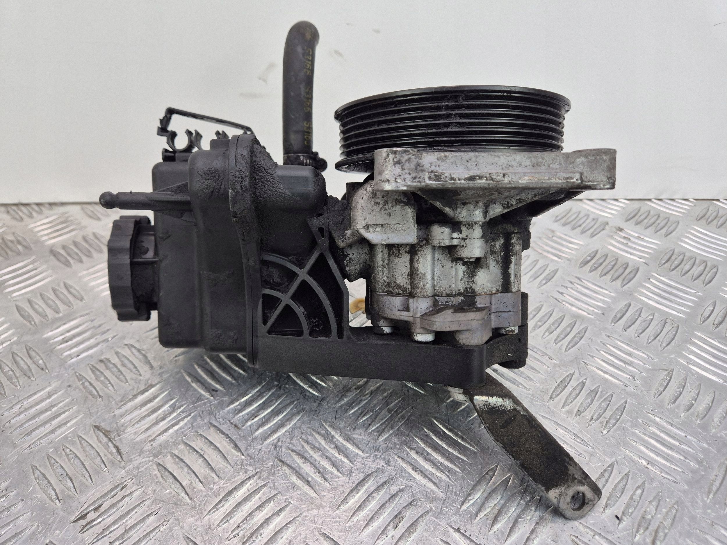 Mercedes Sprinter OM651 2.2 CDI W906 servo pump A0064661701