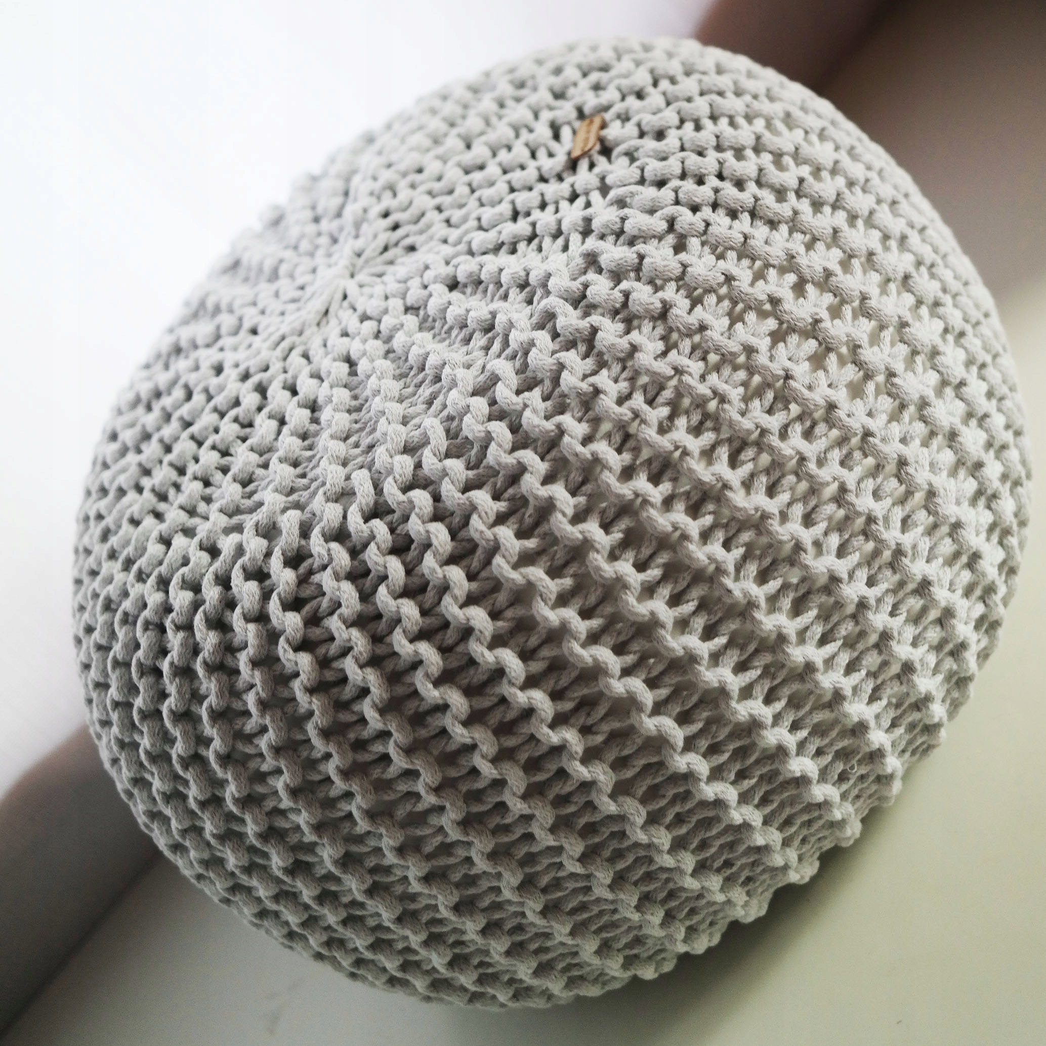 PUFA DO SALONU 50x30 PLECIONA DZIERGANA ZE SZNURKA