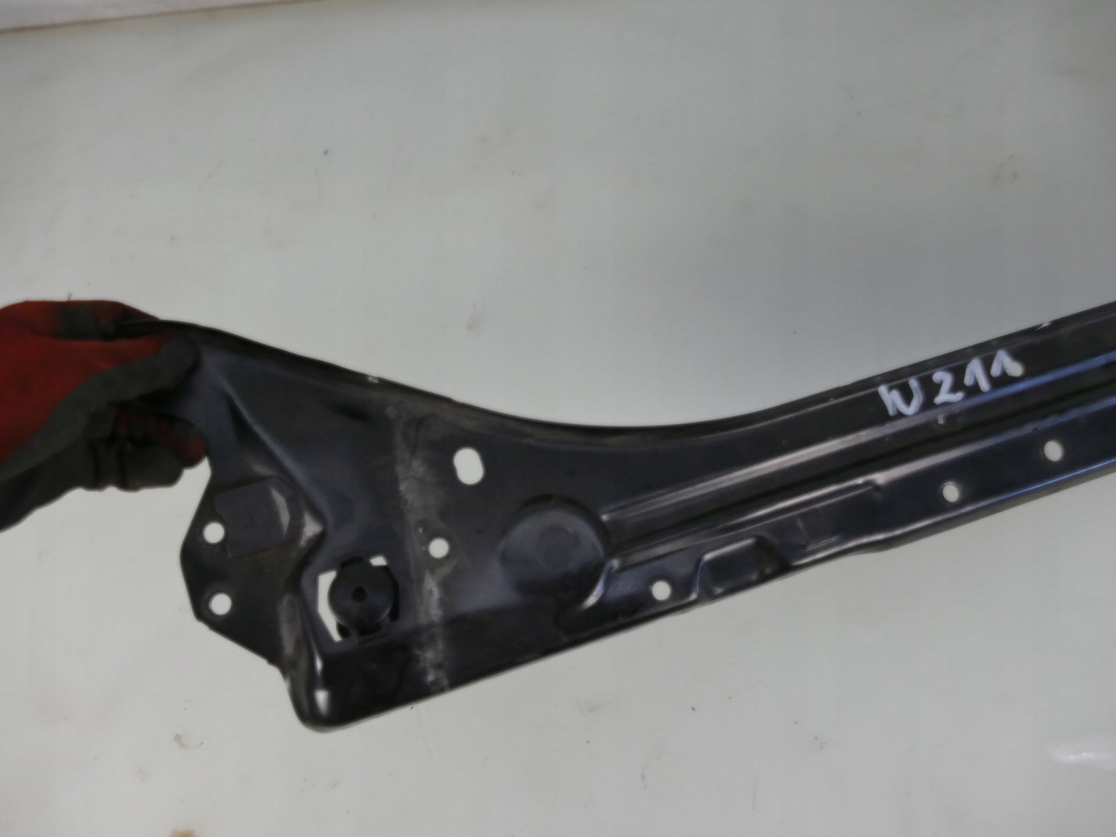 MERCEDES W211 LIFT support panel for radiators upper sider
