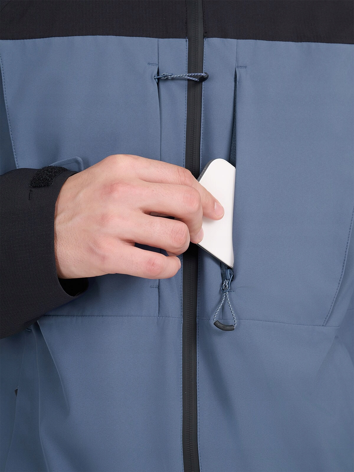 4F pánská technická bunda s kapucí a kapsami na hrudi