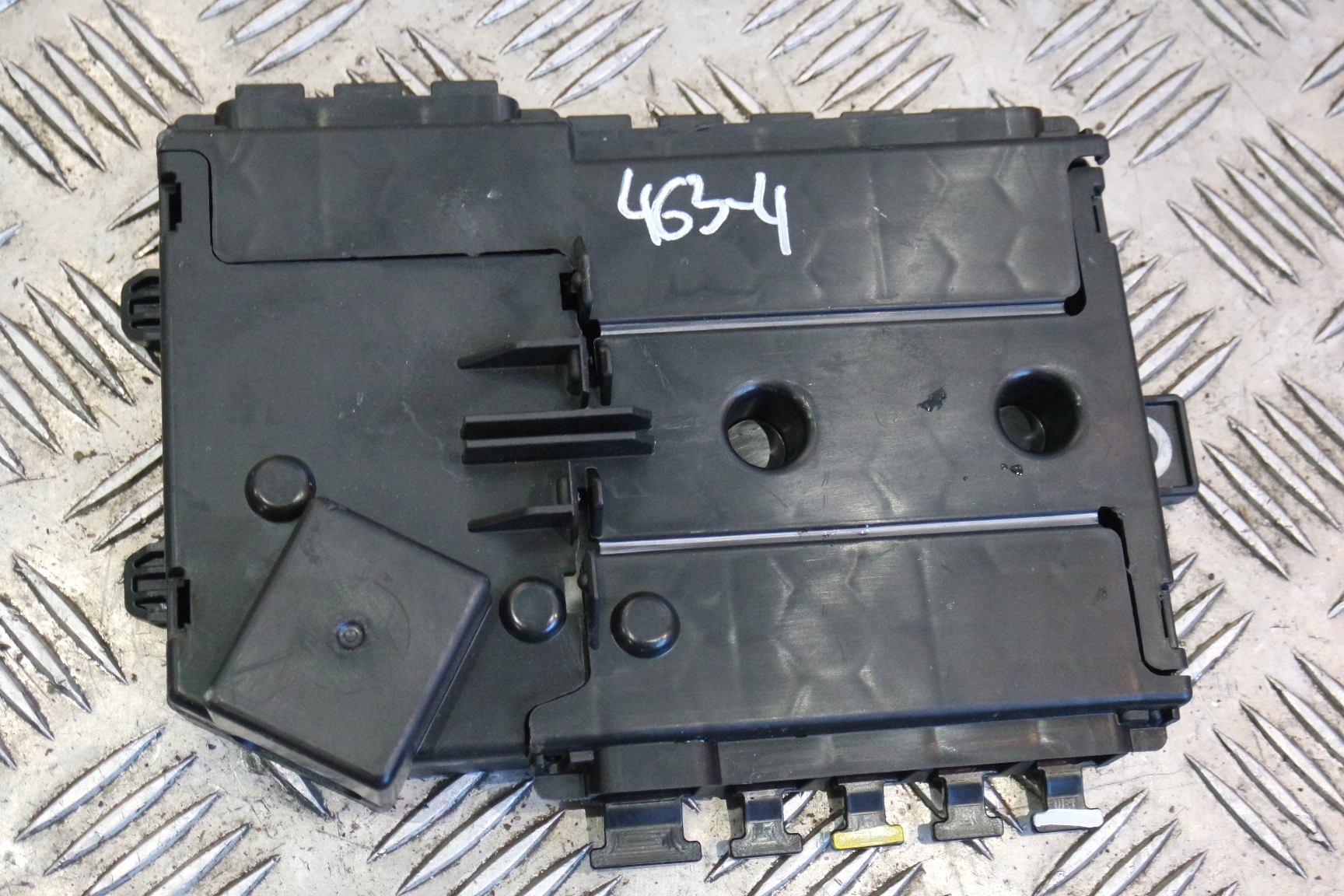 SKRZYNKA BEZPIECZNIKOW MERCEDES W463/4 A2135401115