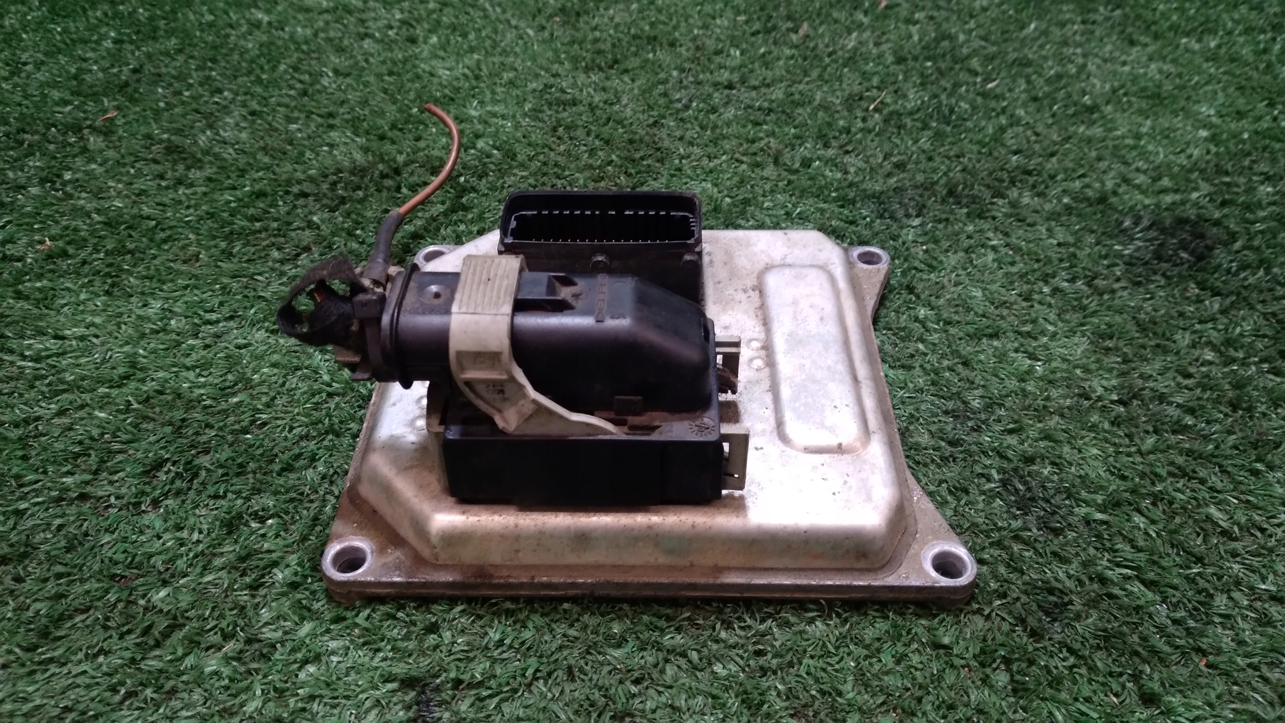 computer of the engine control unit OPEL ASTRA H 55568735