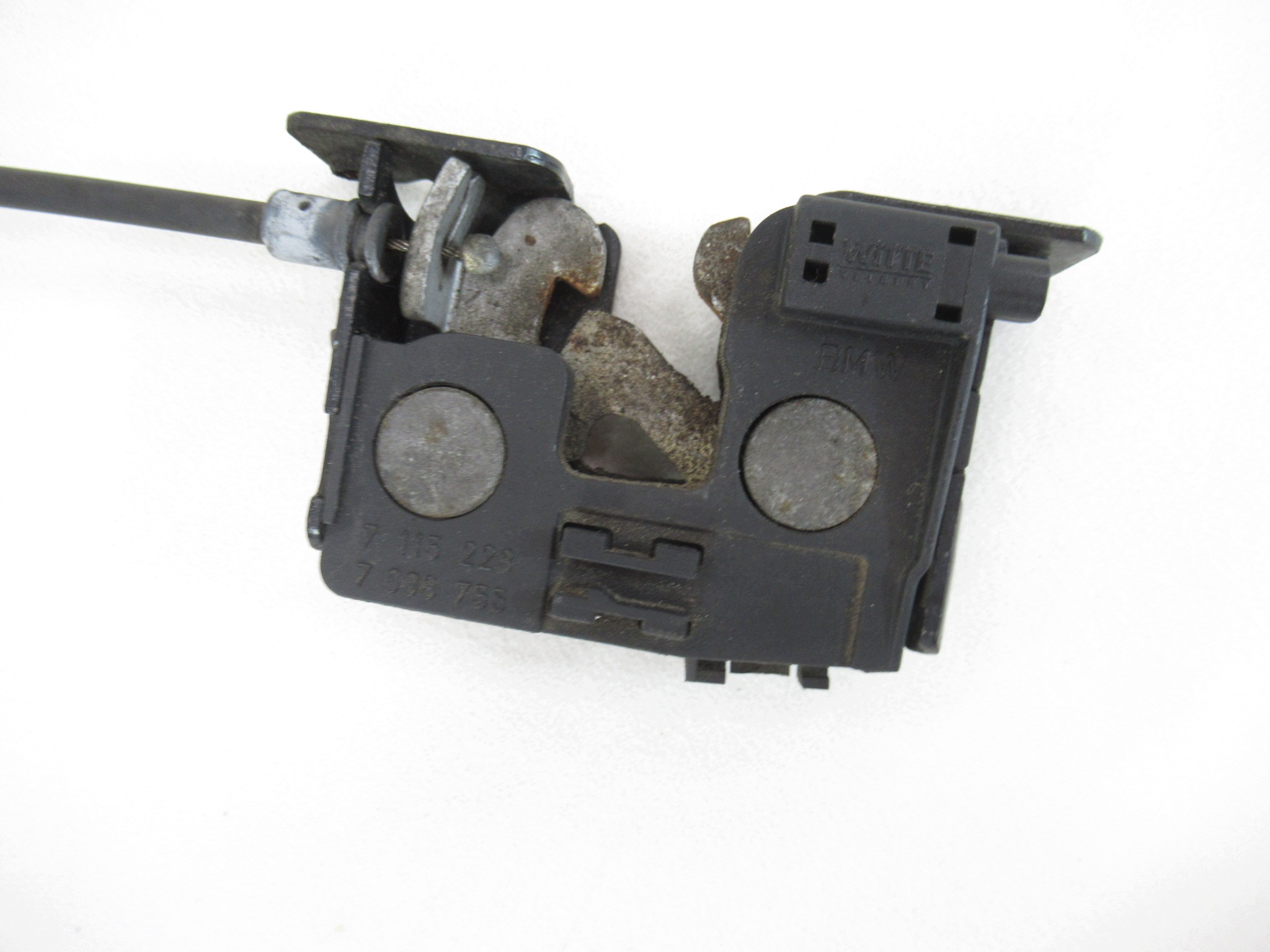 Câble de la Serrure pour l’ouverture du capot BMW e60 e61 Berline KOMBI